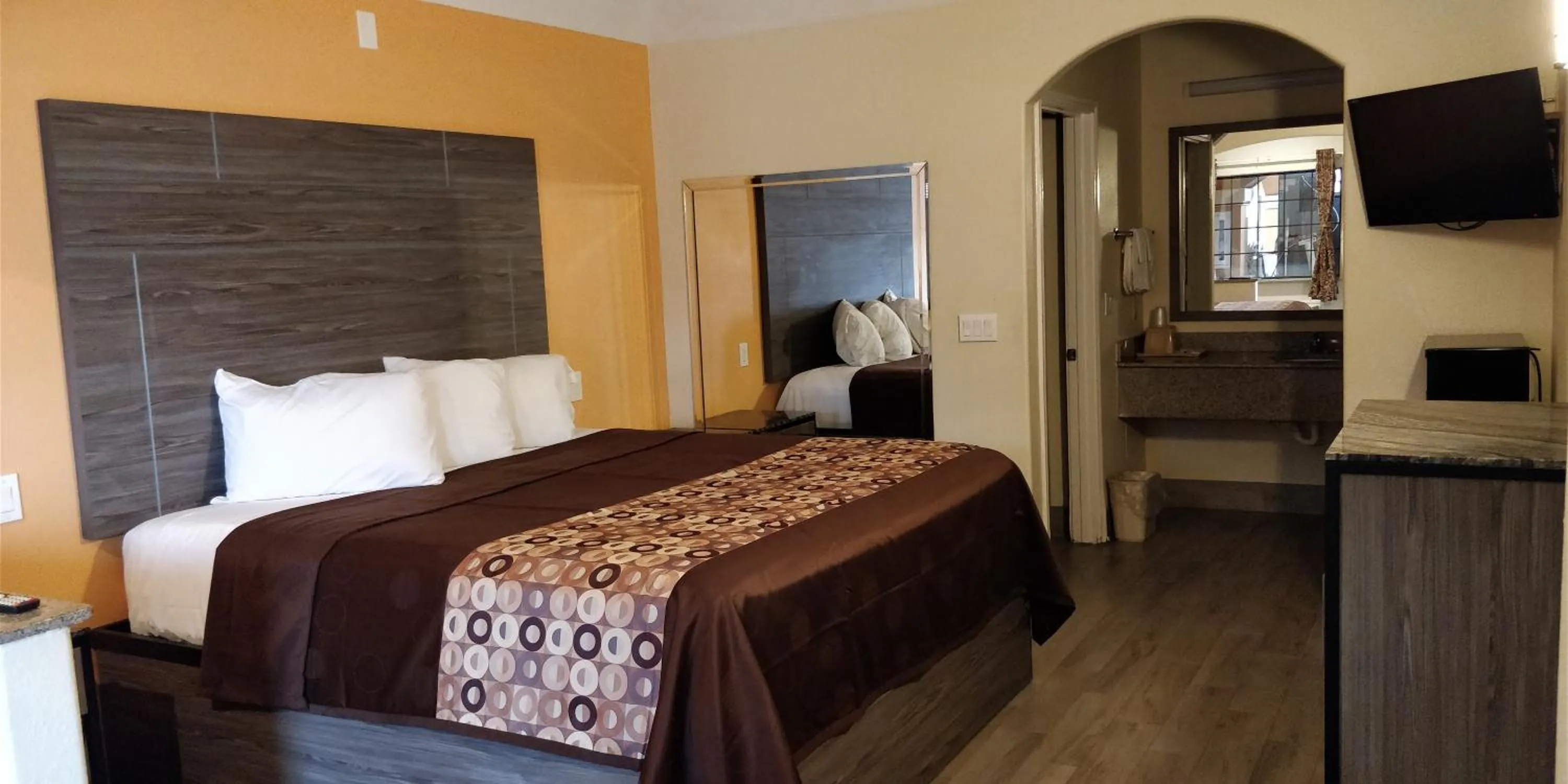 Bed in Regency Inn and Suites Galena Park