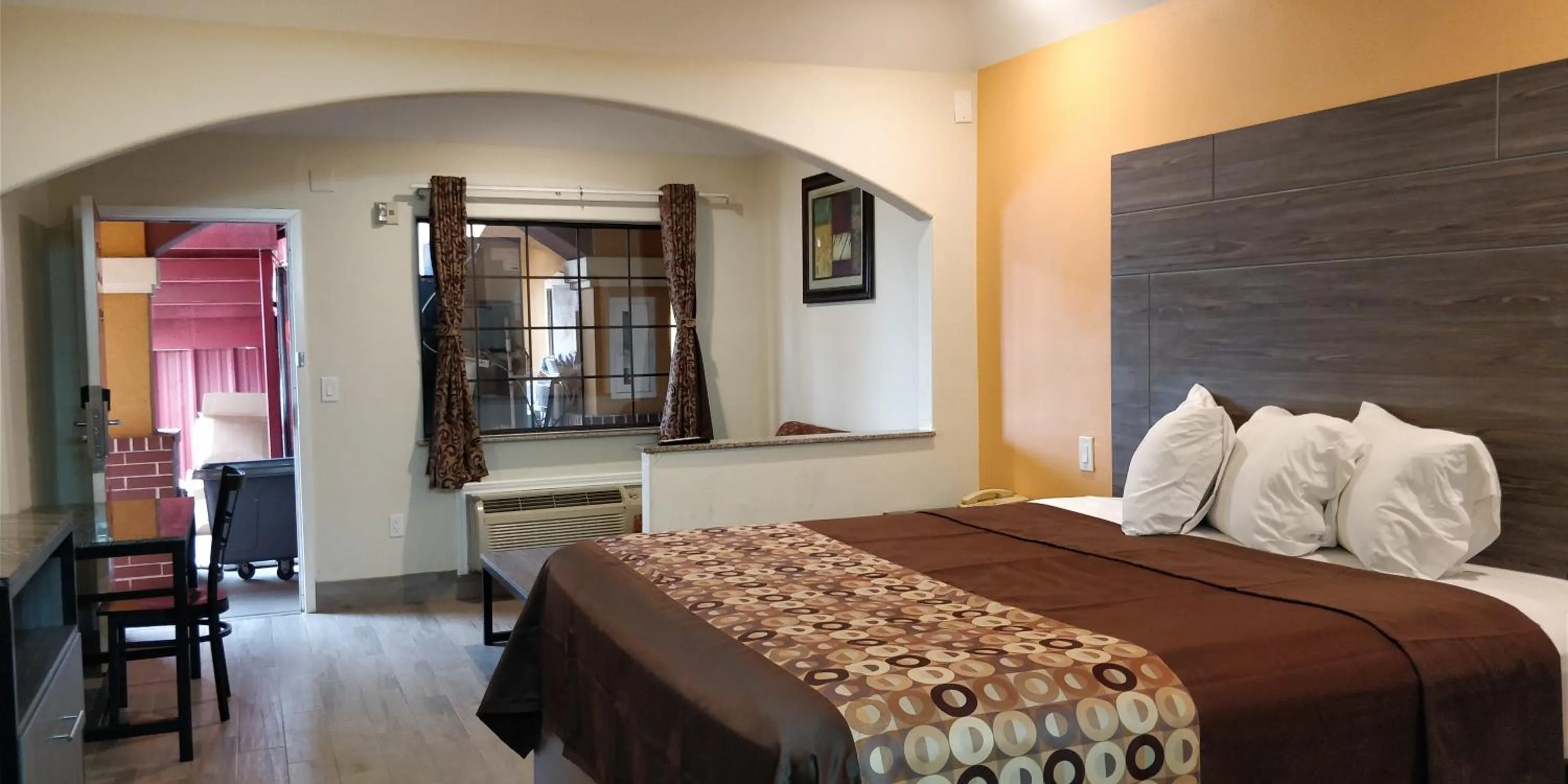 Bed in Regency Inn and Suites Galena Park