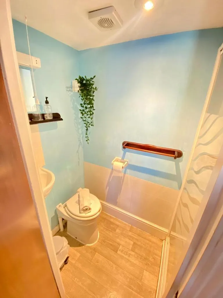 Shower in Greyfriars Lodge Canterbury