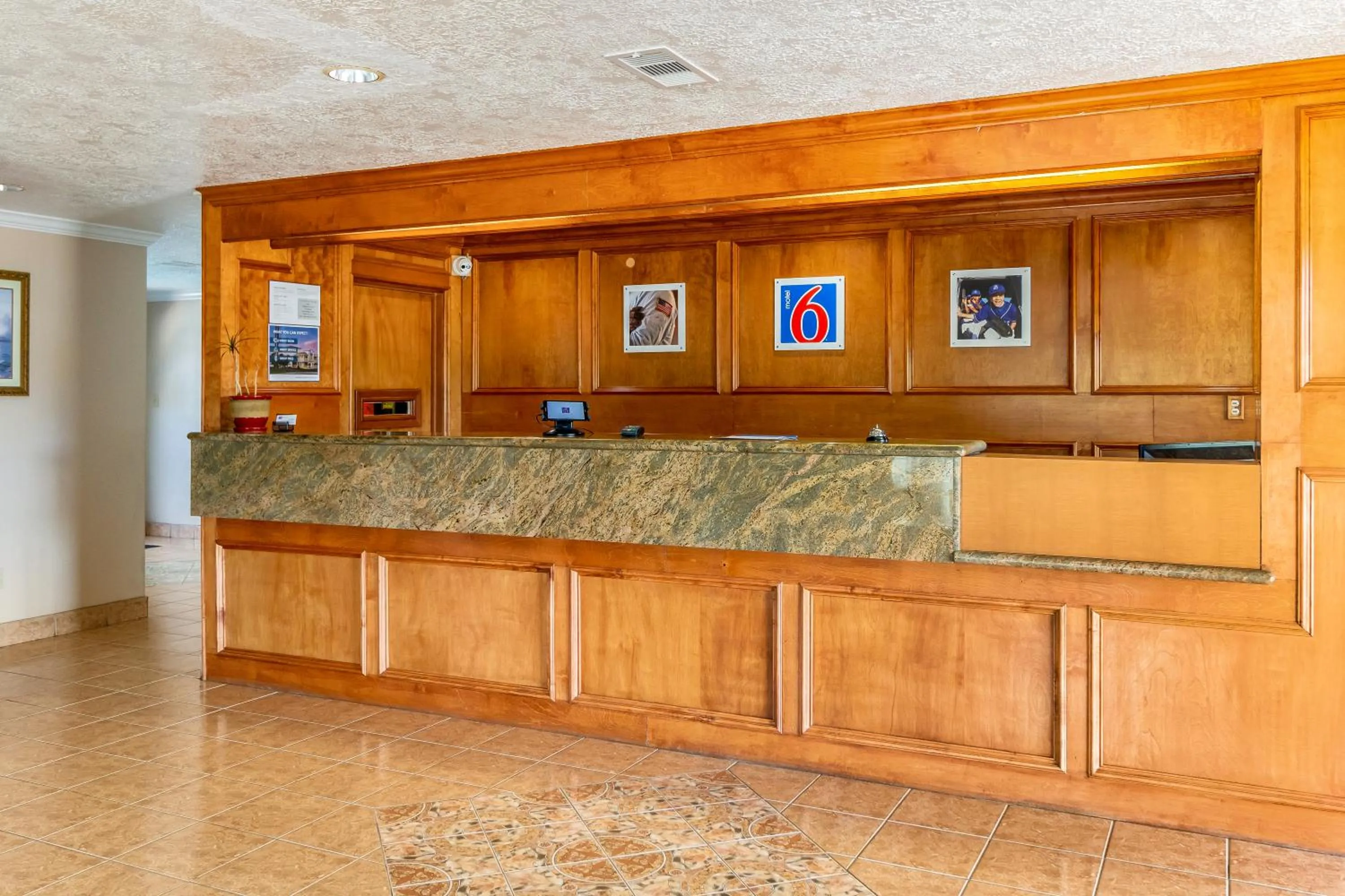 Lobby or reception in Motel 6-Alvin, TX
