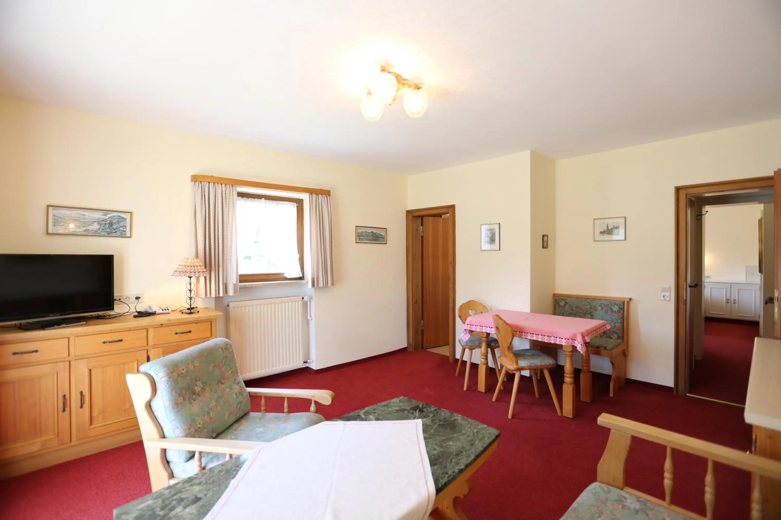 Photo of the whole room, Bed in Gästehaus Heimgarten