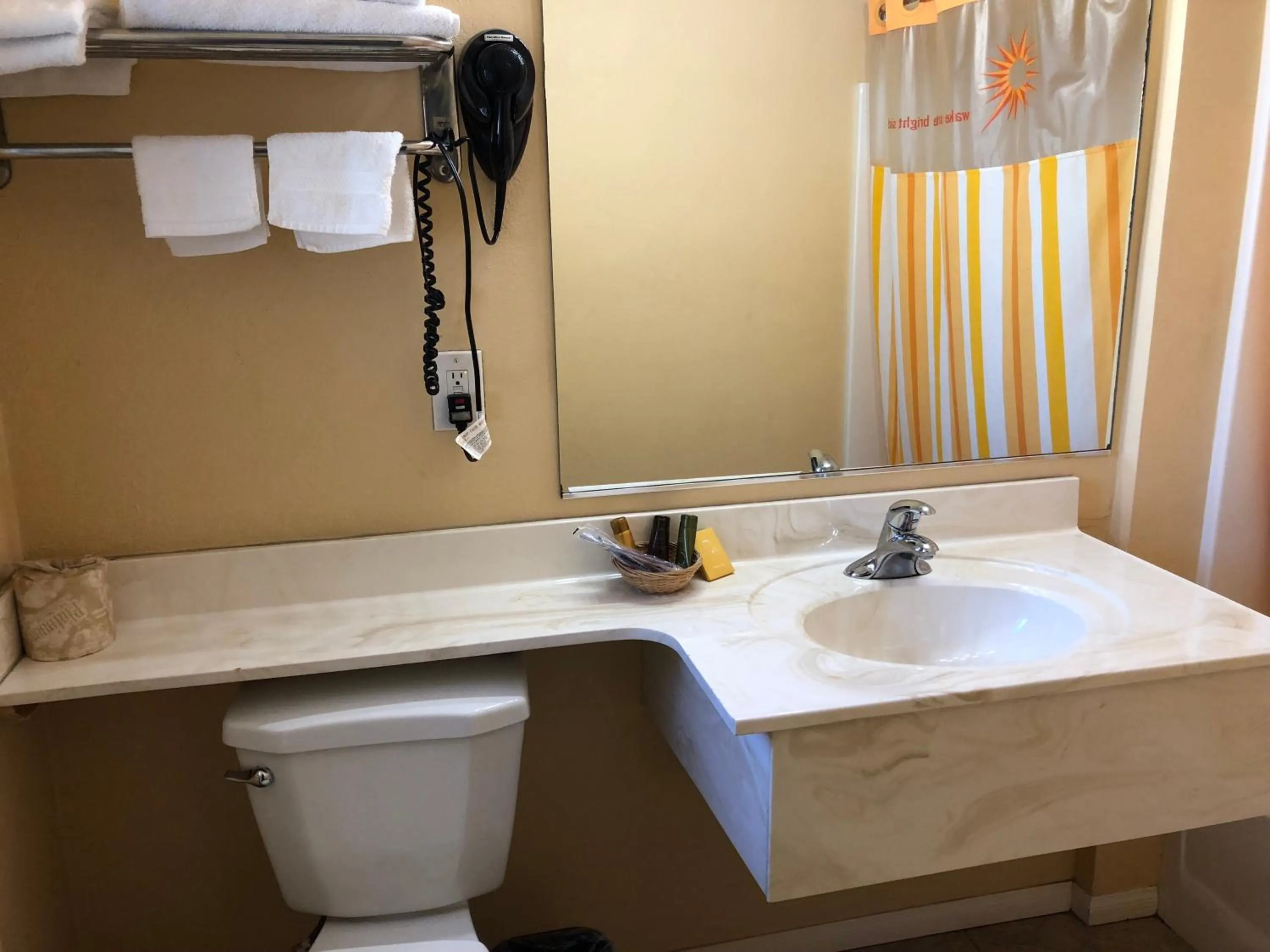 Toilet in Encore Motel Near Marina Del Rey, Culver City & Venice