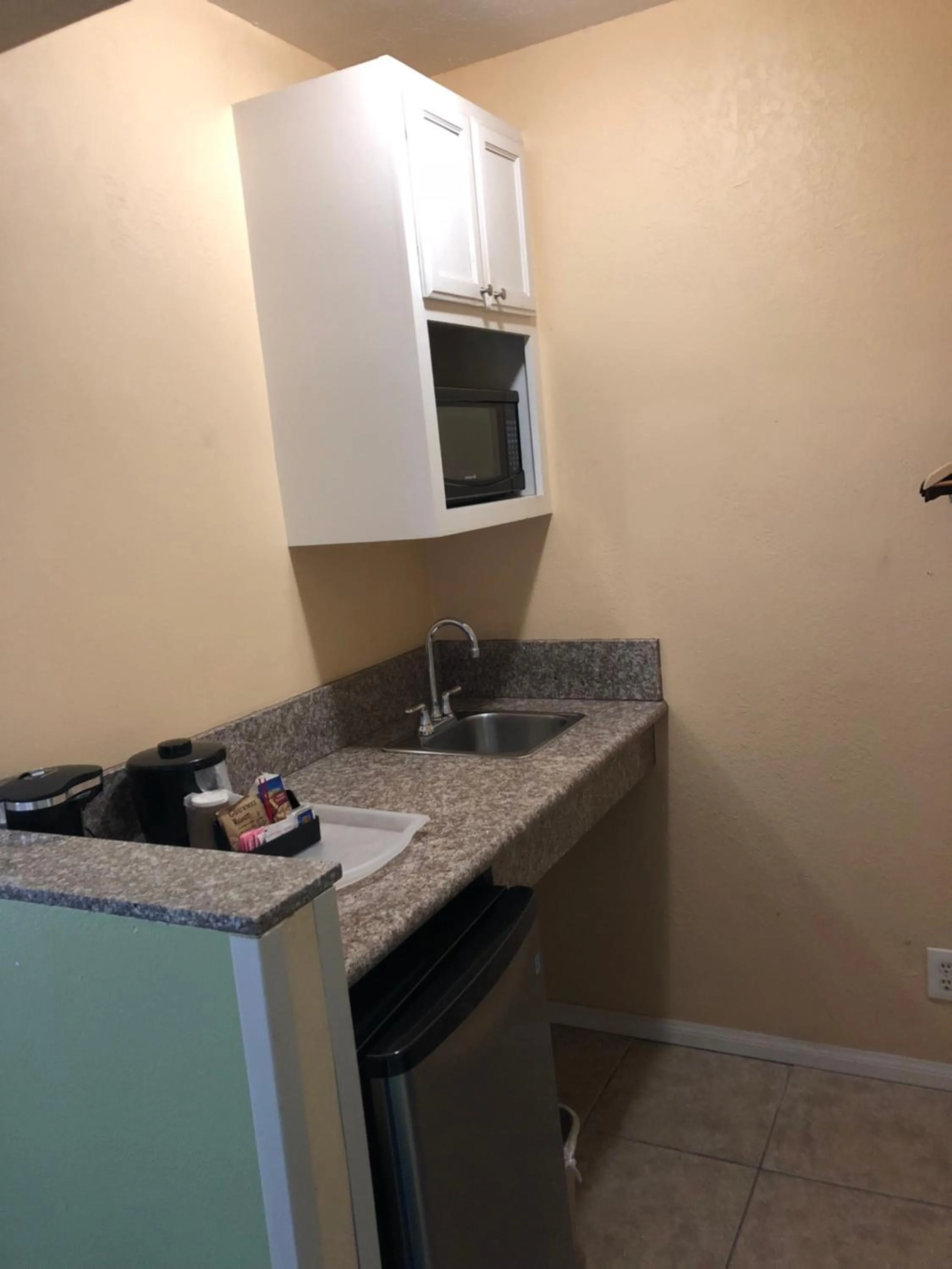 Coffee/tea facilities in Encore Motel Near Marina Del Rey, Culver City & Venice