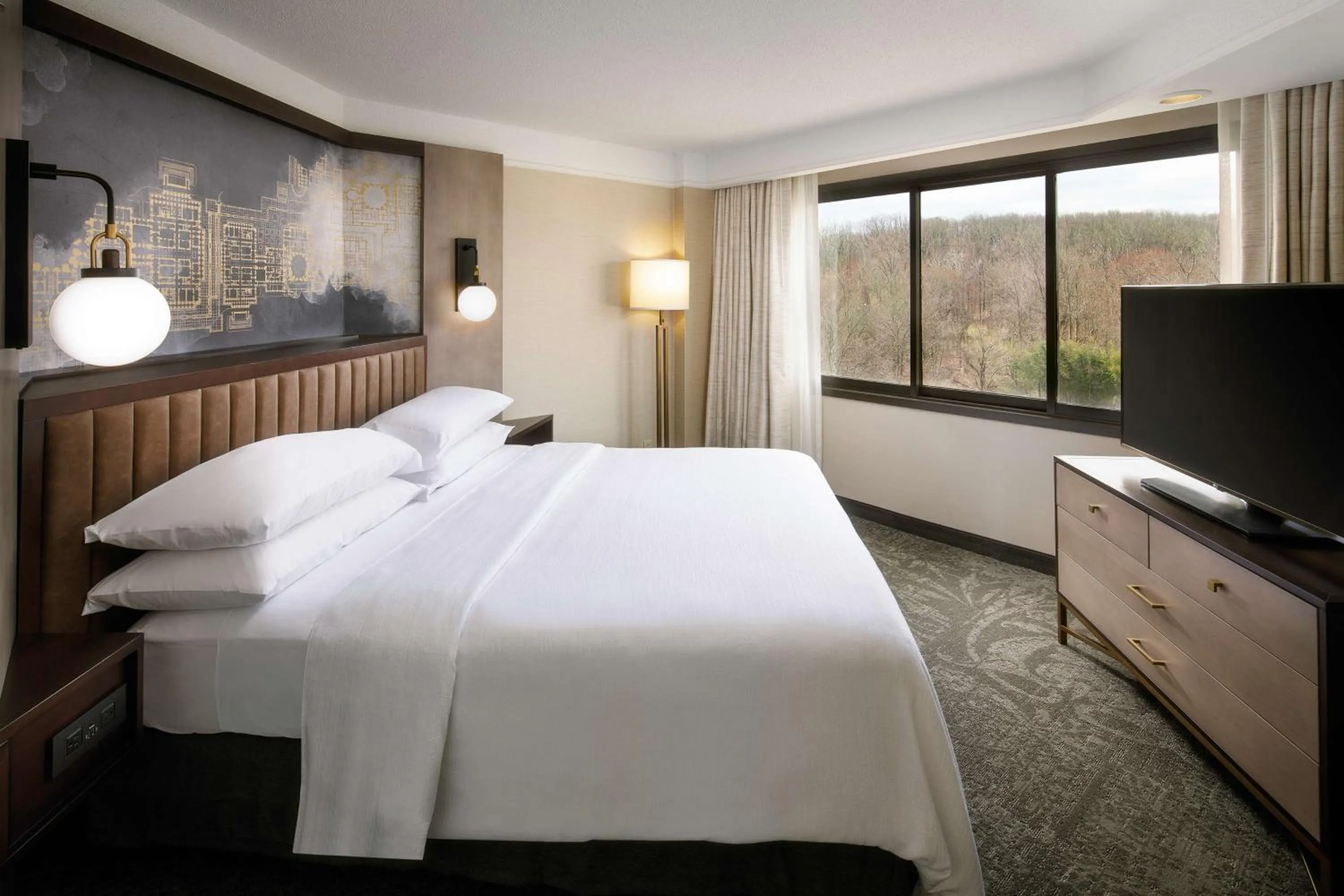 Bedroom, Bed in Embassy Suites Tysons Corner
