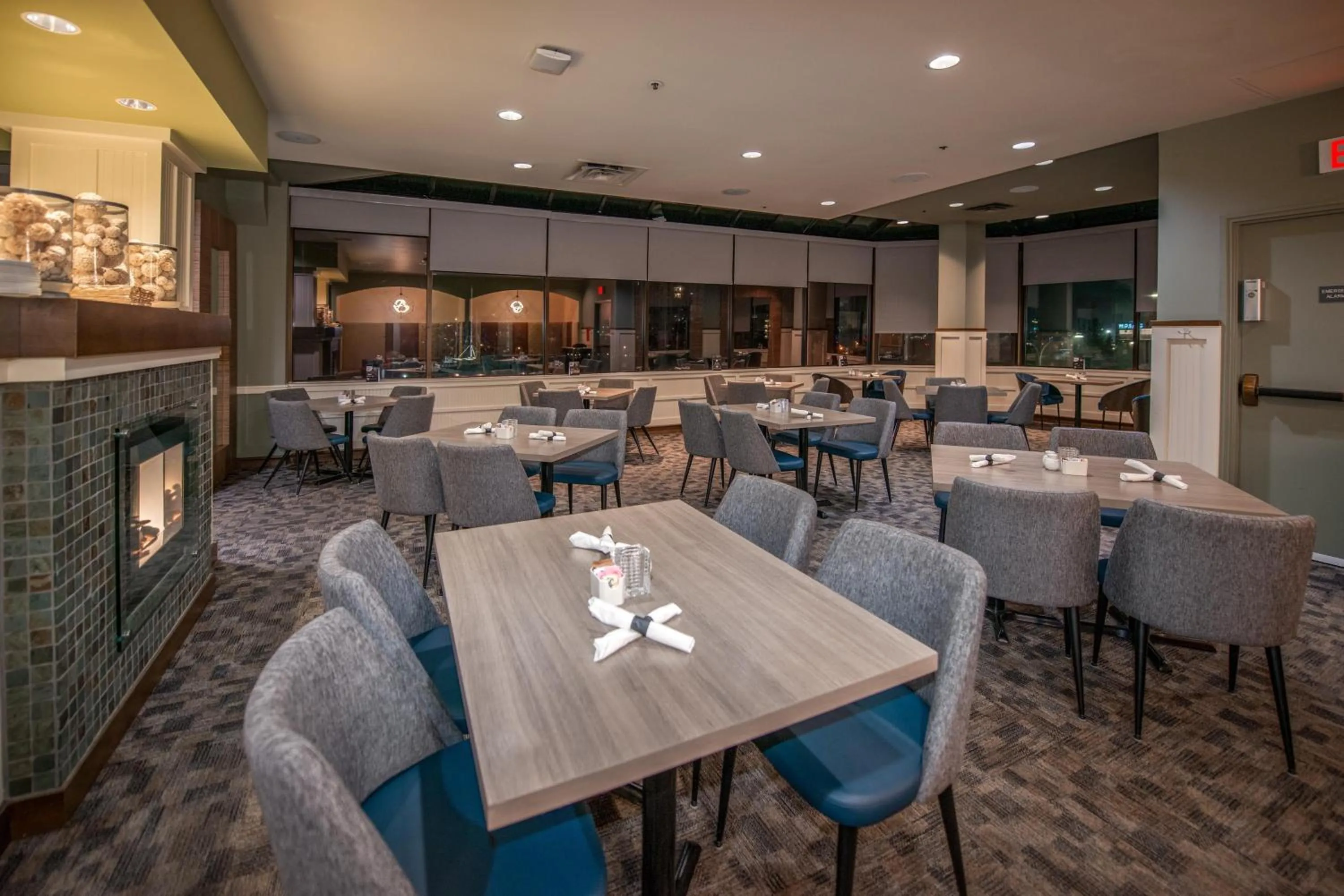 Restaurant/places to eat in Coast Bastion Hotel