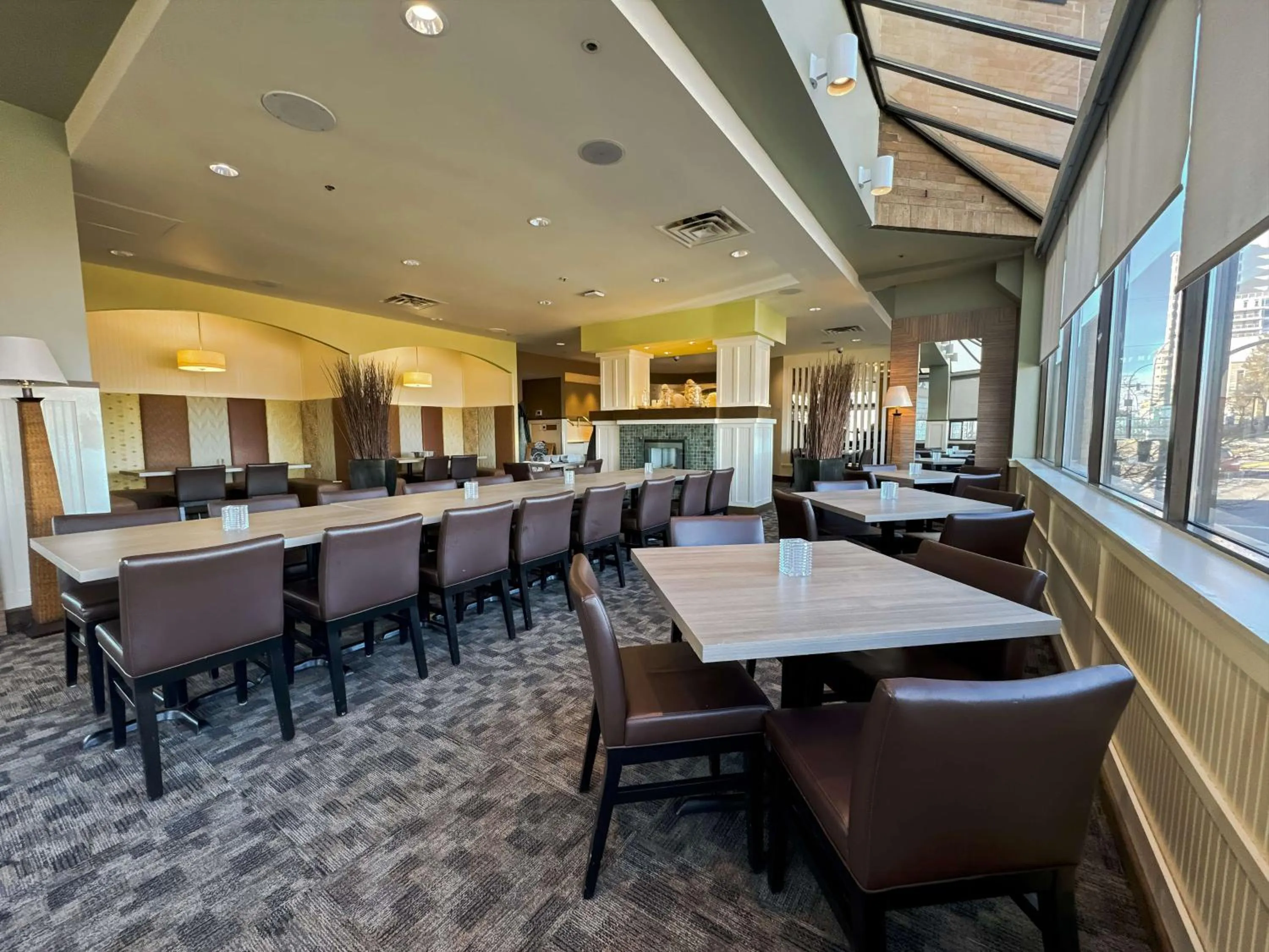 Restaurant/places to eat in Coast Bastion Hotel