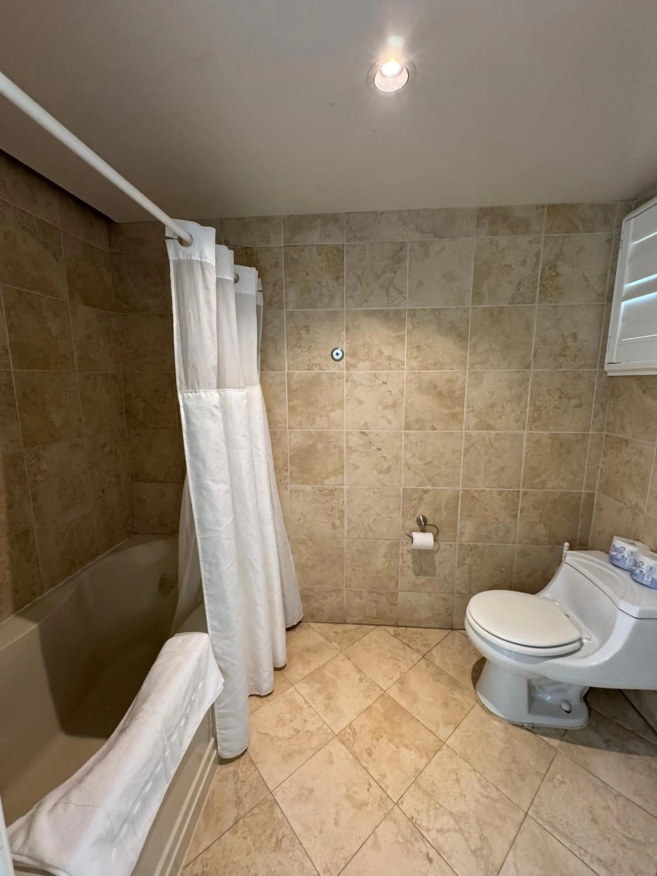 Bathroom in Hotel Coral Reef