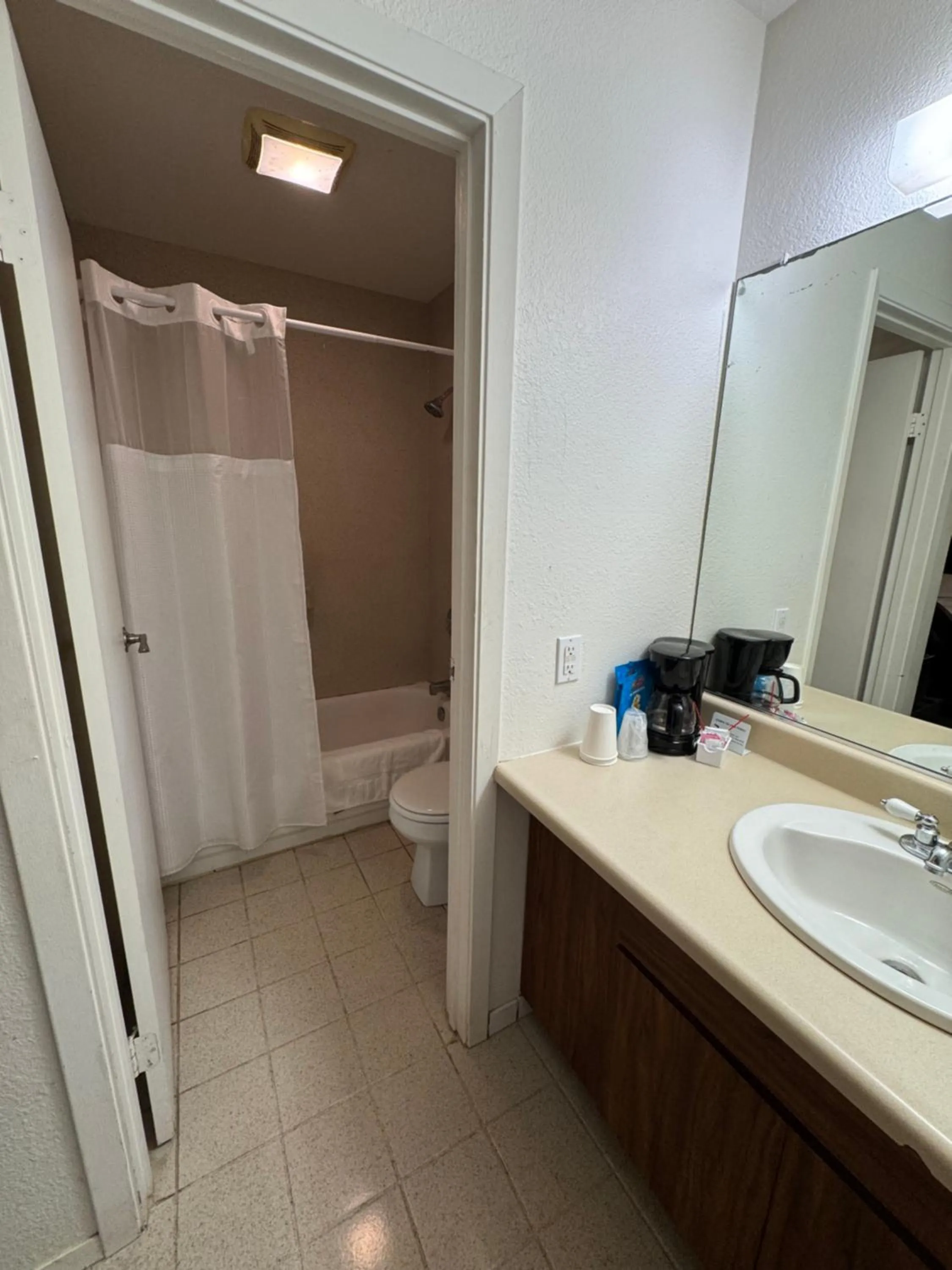 Bathroom in Hotel Coral Reef