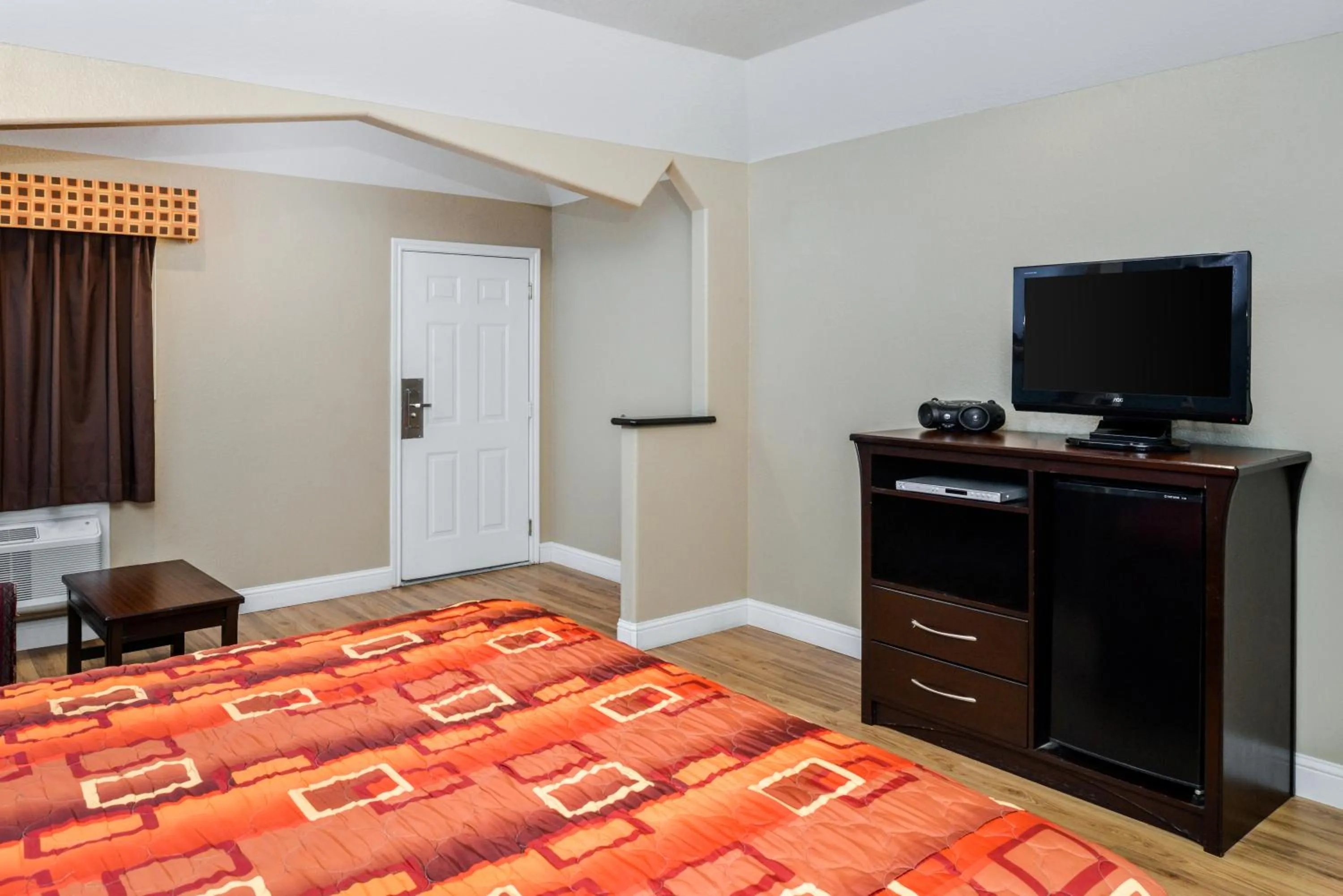 Bed in Scottish Inn and Suites Highway Six South