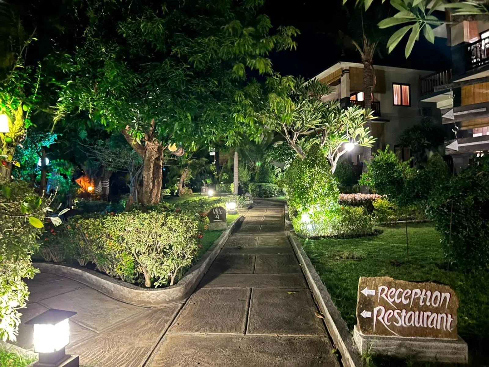 Night in Sukun Babonsay Villas