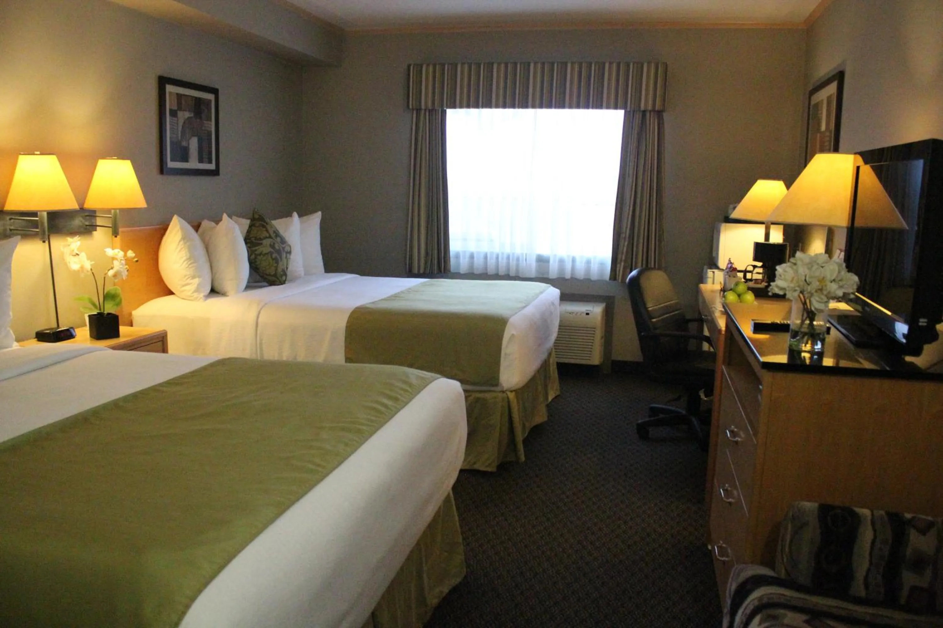 Bedroom, Bed in Travelodge by Wyndham Fort McMurray