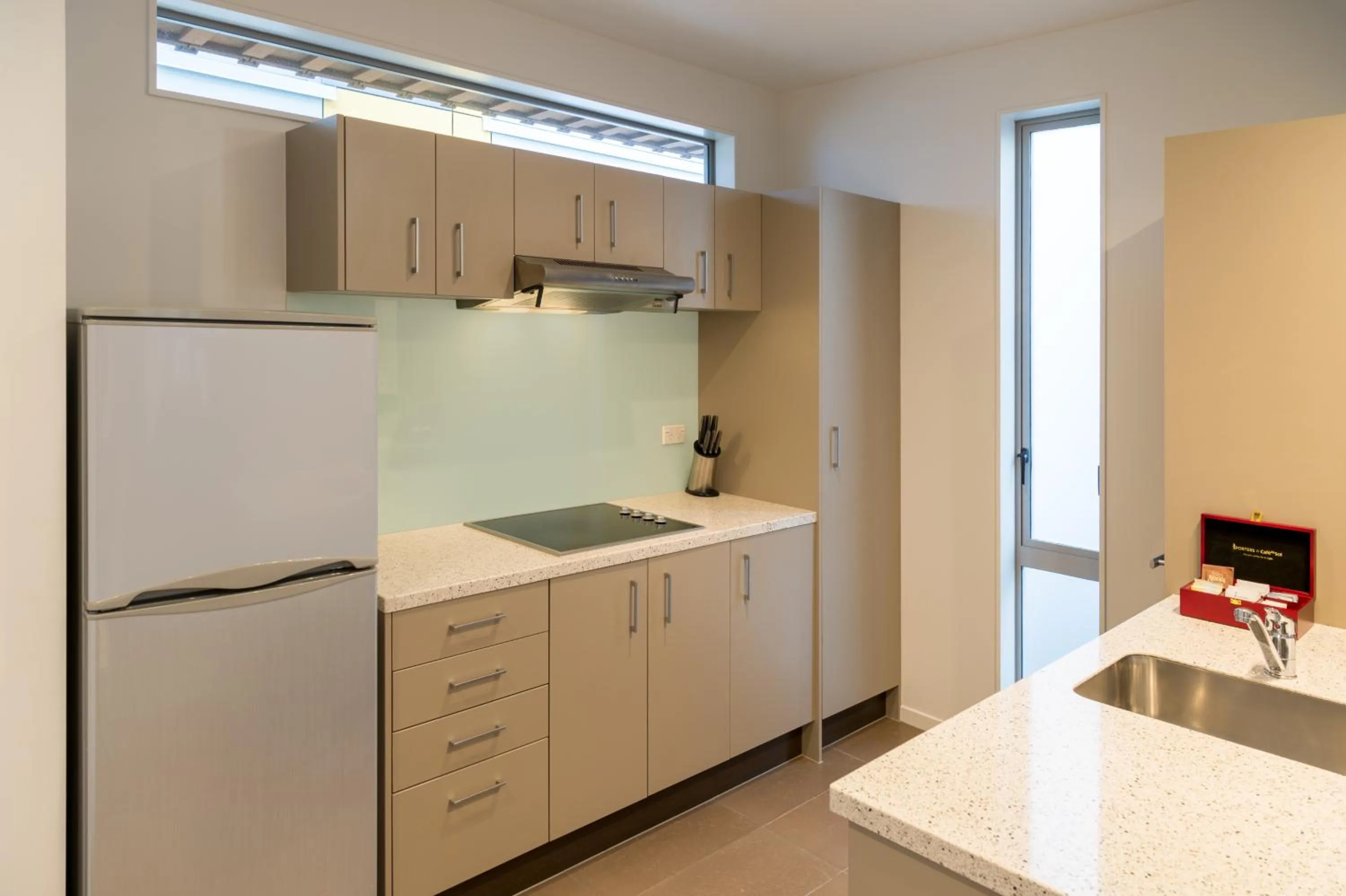 Coffee/tea facilities in Boulcott Suites