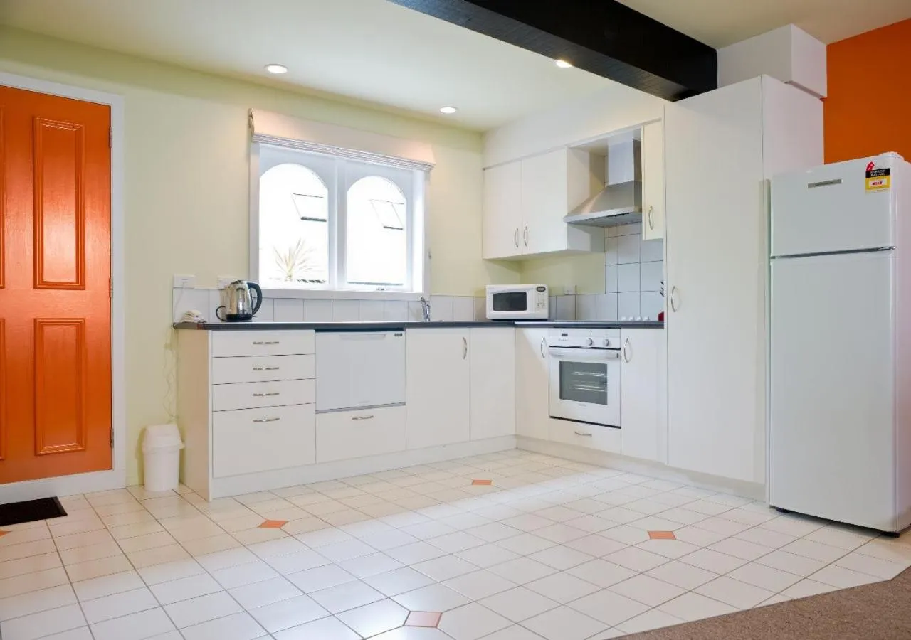 Kitchen or kitchenette in Willis Village