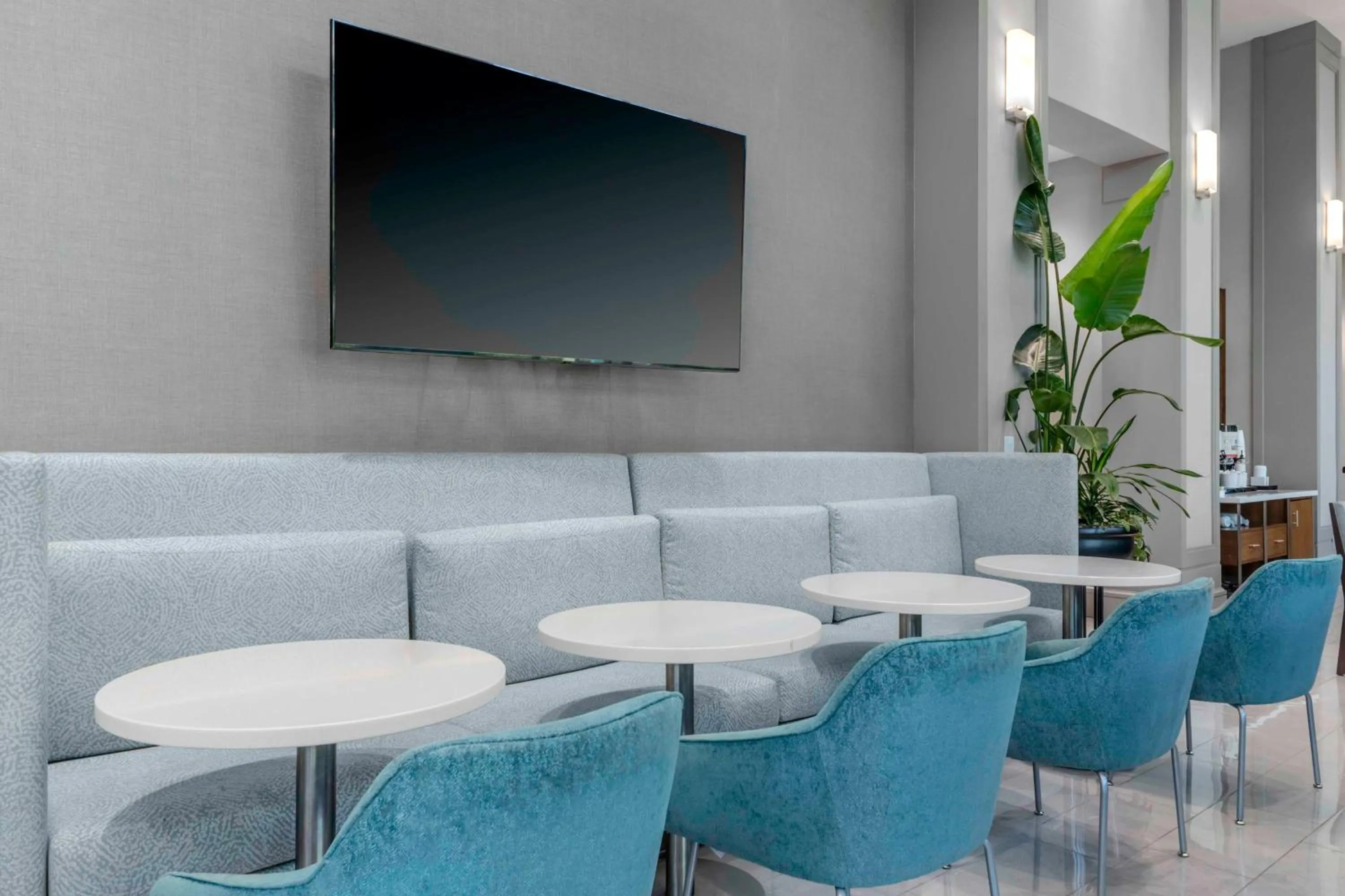 Lobby or reception in Hampton Inn & Suites Arlington Crystal City DCA