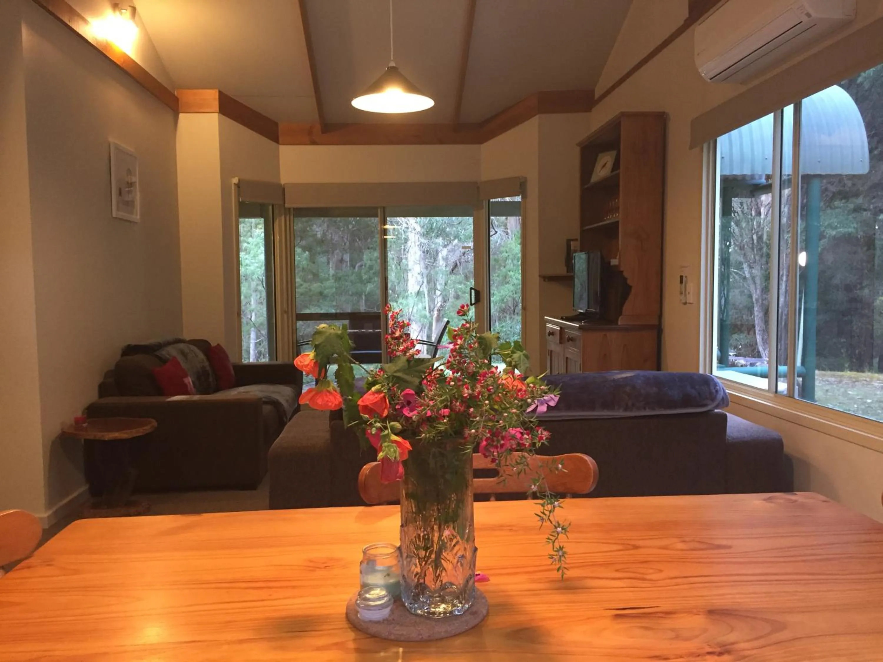 Living room in Harmony Forest Cottages & Lake side Lodge