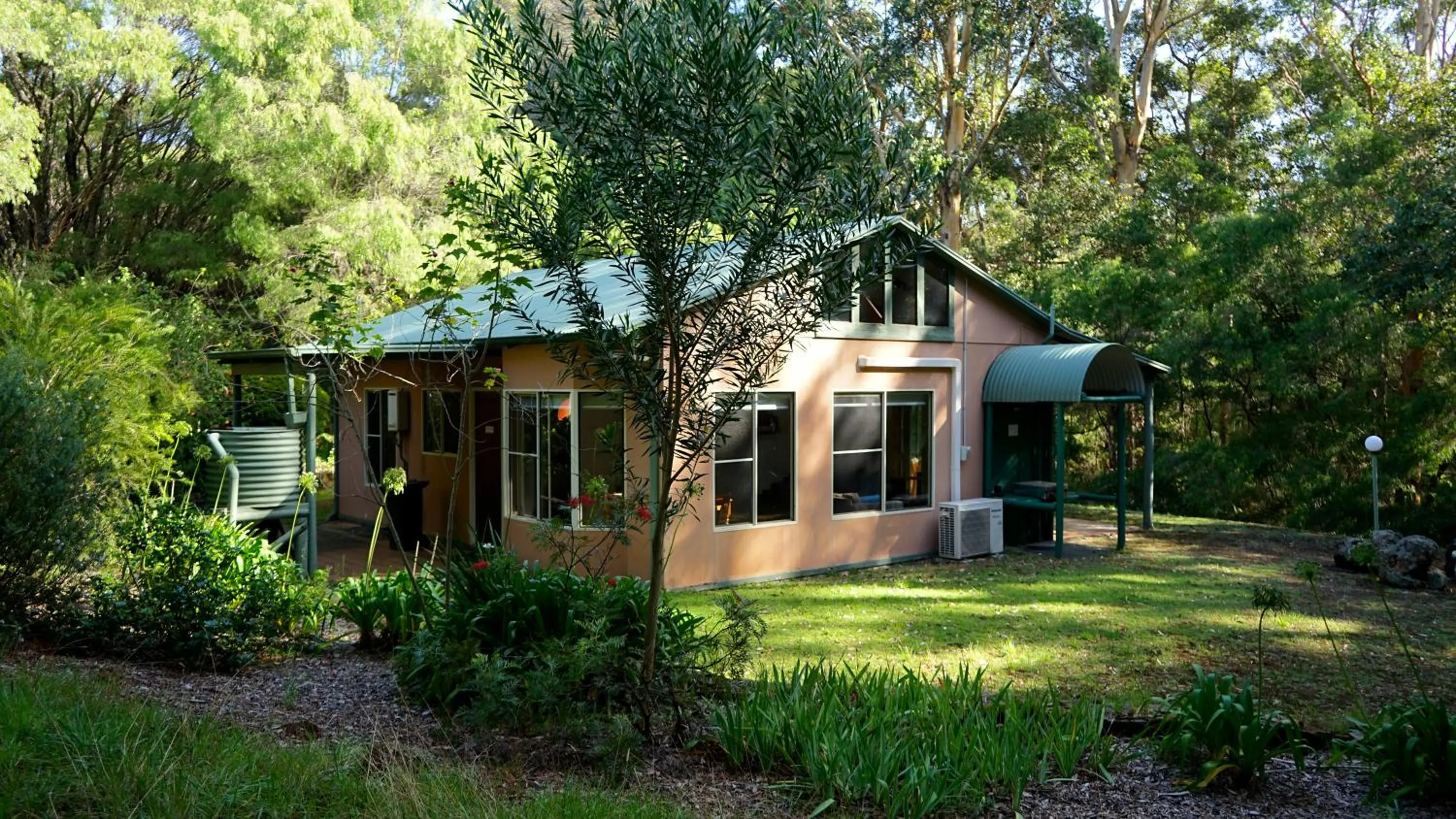 Property building in Harmony Forest Cottages & Lake side Lodge