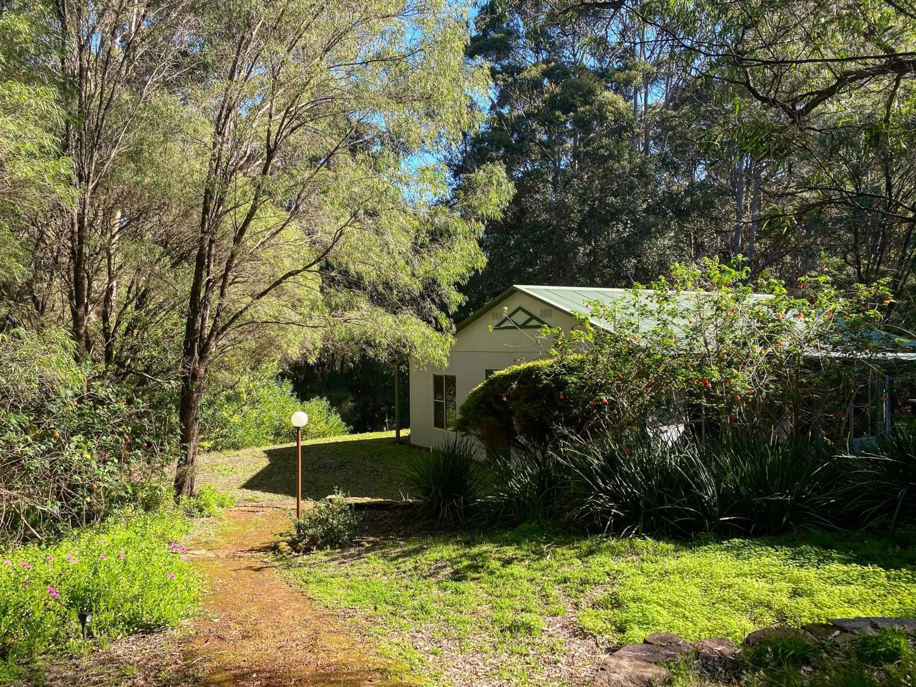 Garden in Harmony Forest Cottages & Lake side Lodge