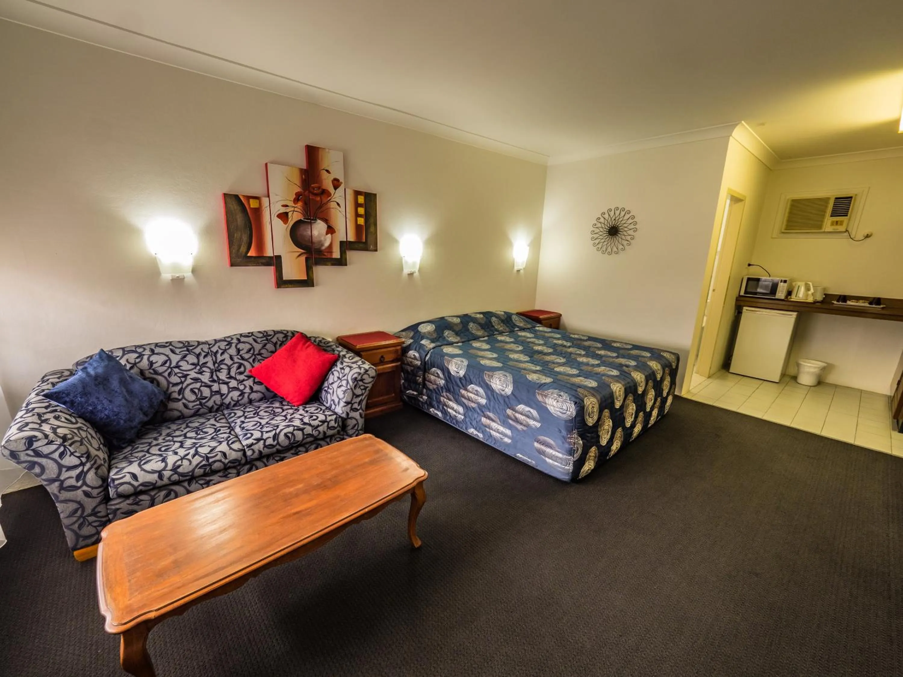 Photo of the whole room in Casino Motor Inn