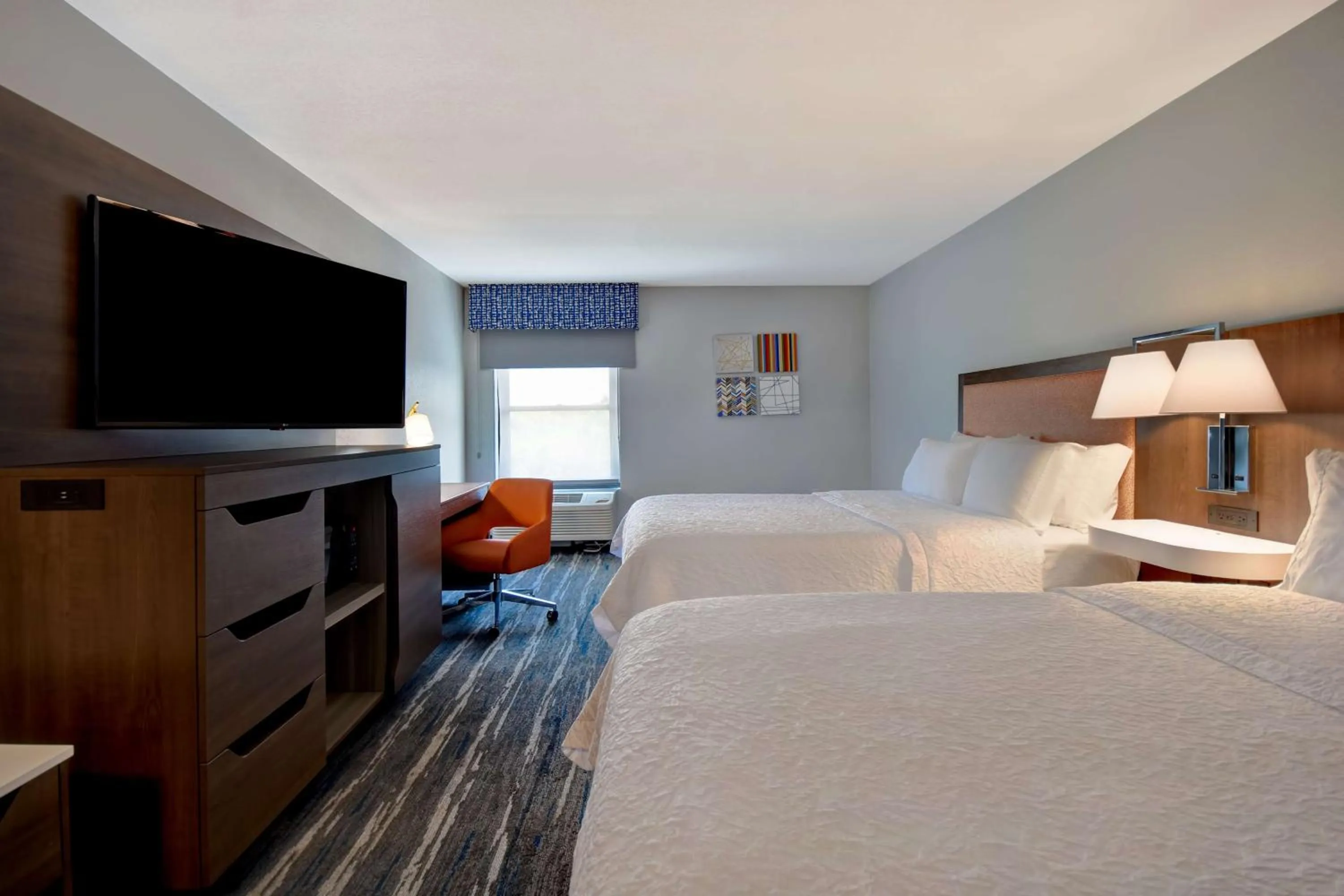 Bed in Hampton Inn Potomac Mills Woodbridge