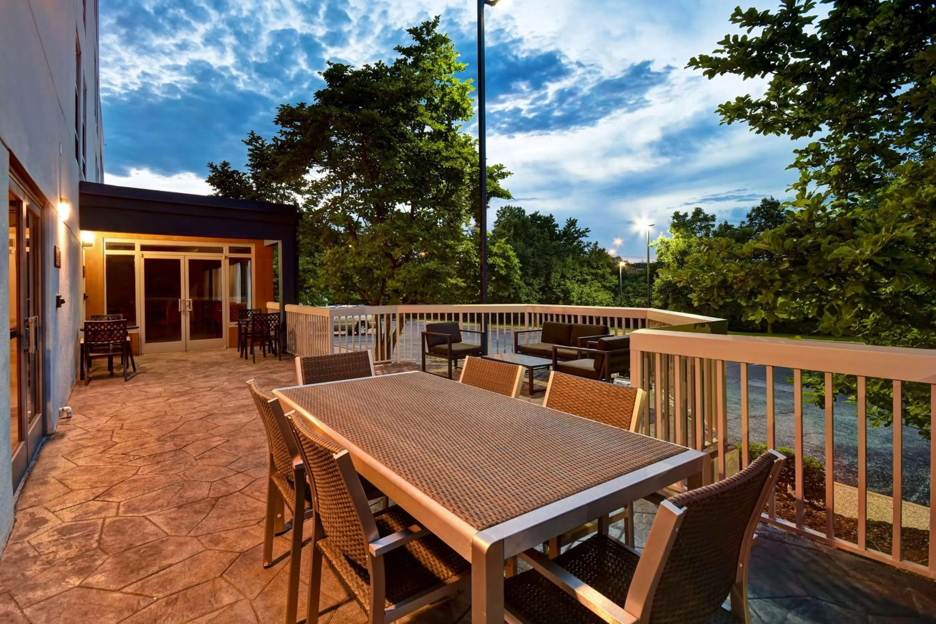 Patio in Hampton Inn Potomac Mills Woodbridge