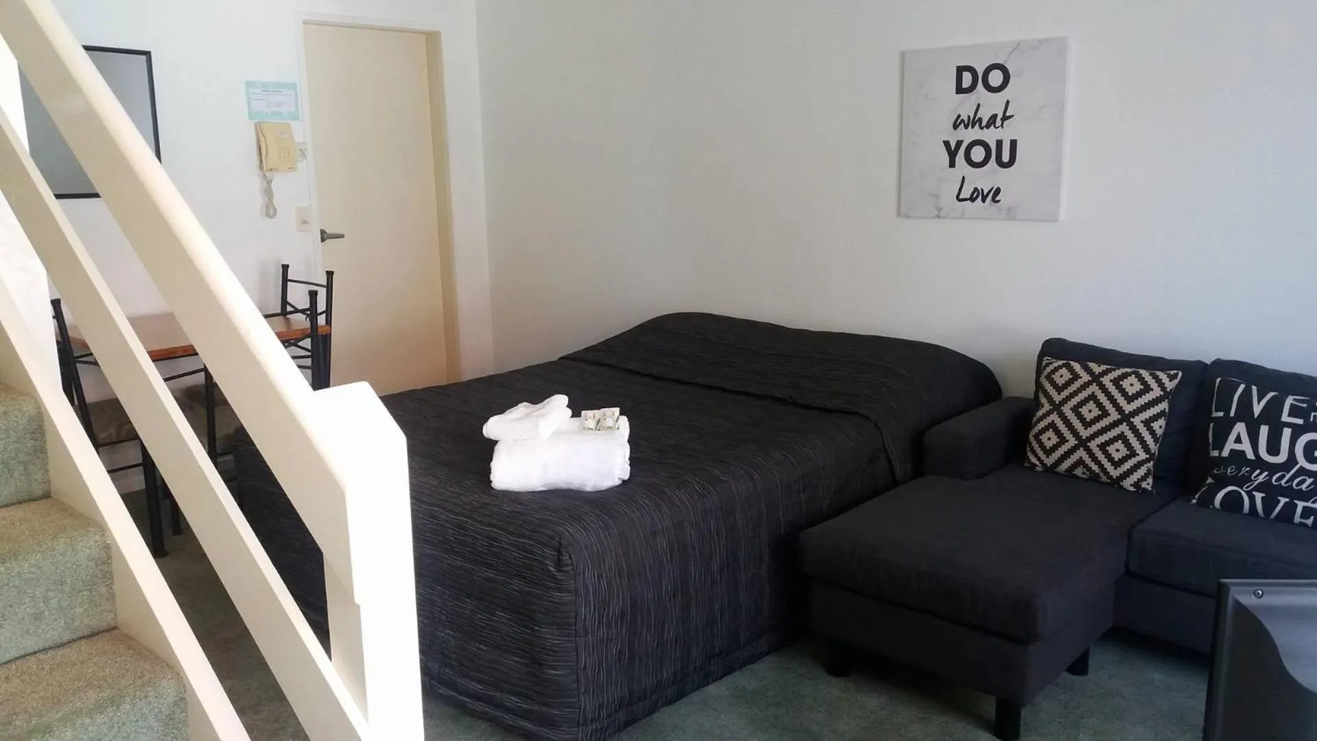 Bed in Baden Lodge Motel - PRIVATE SPA Bath