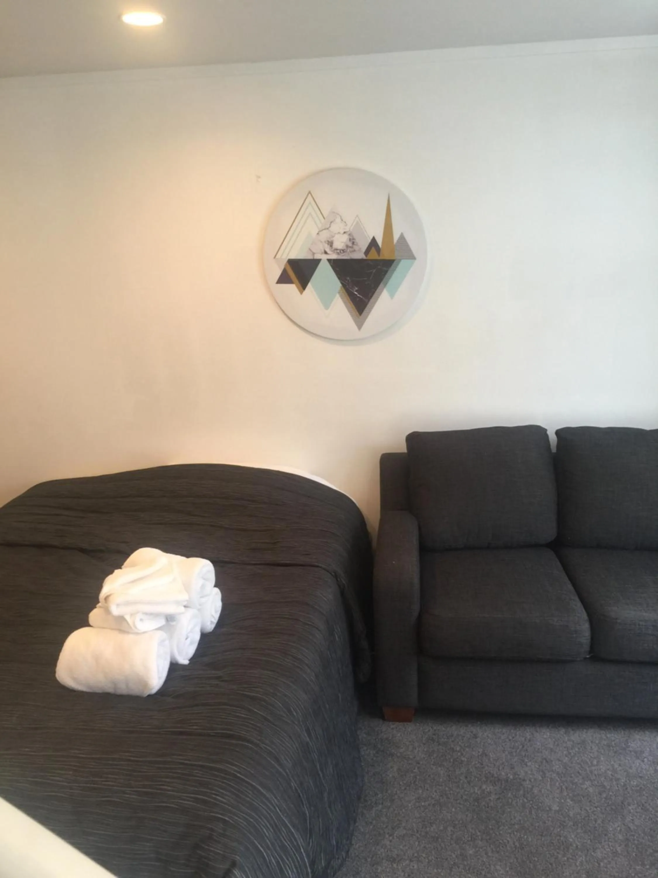 Living room in Baden Lodge Motel - PRIVATE SPA Bath