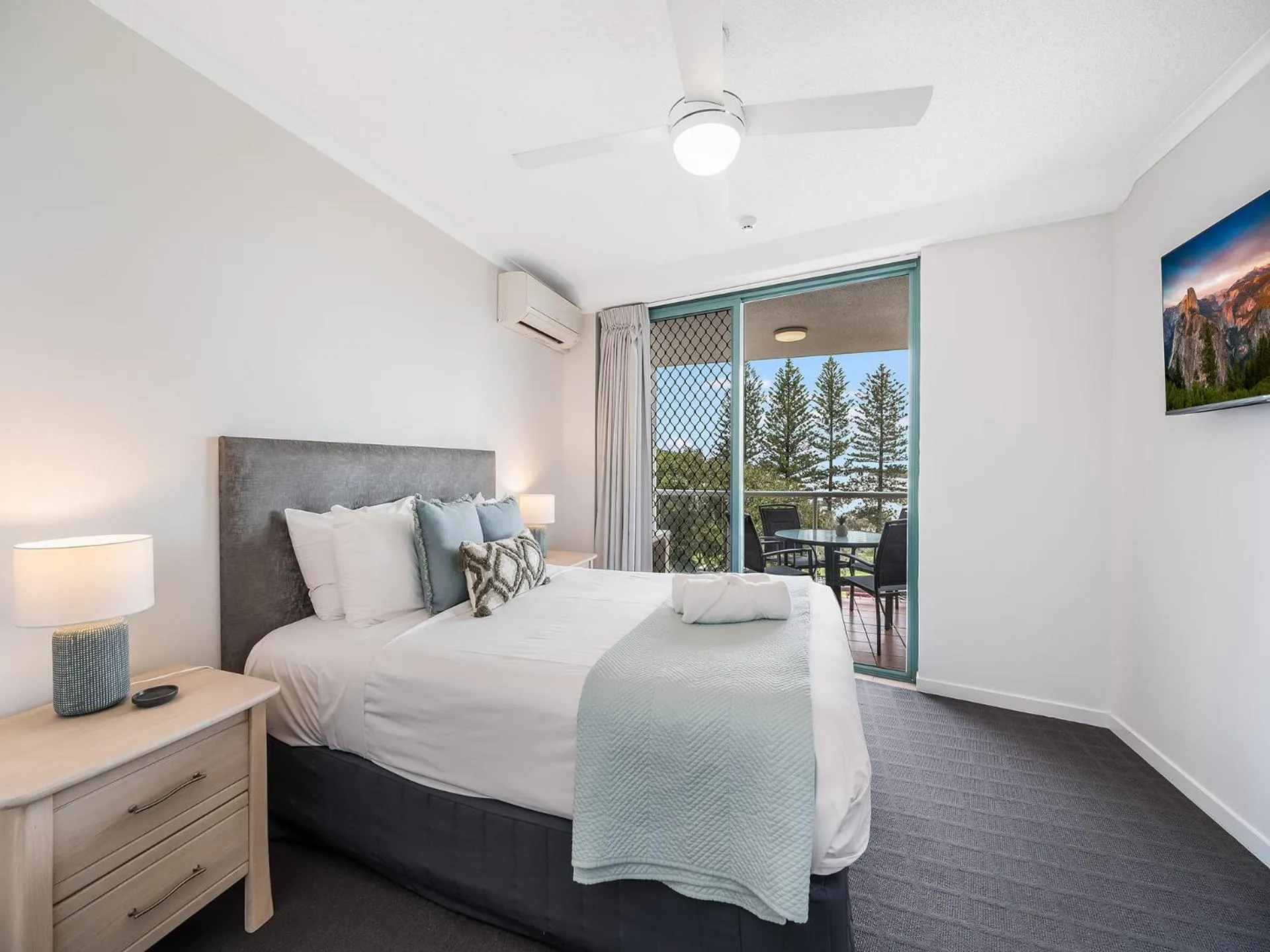 Balcony/Terrace, Bed in Waterview Resort