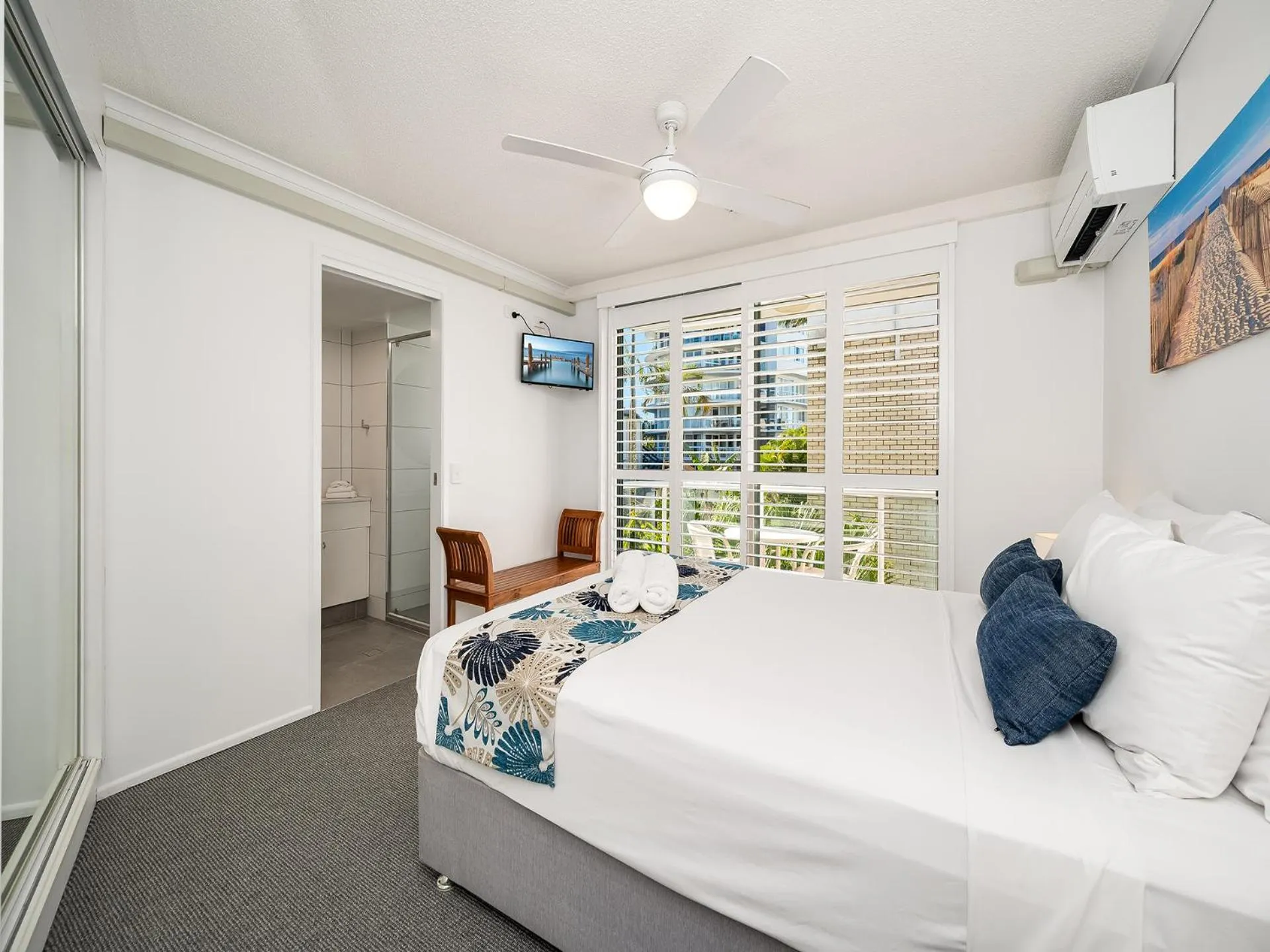 Bedroom, Bed in Waterview Resort