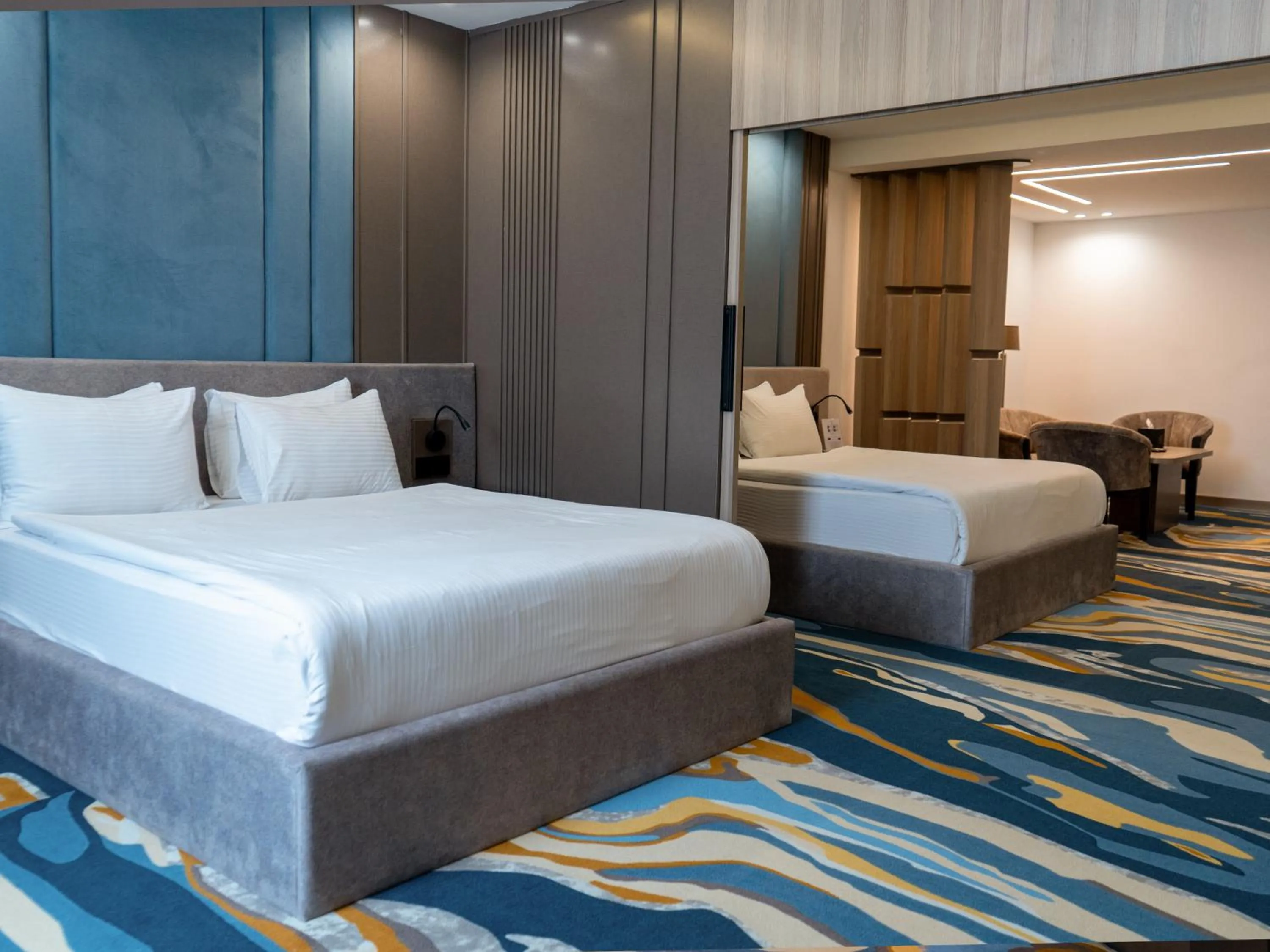 Bedroom, Bed in Van Royal Hotel