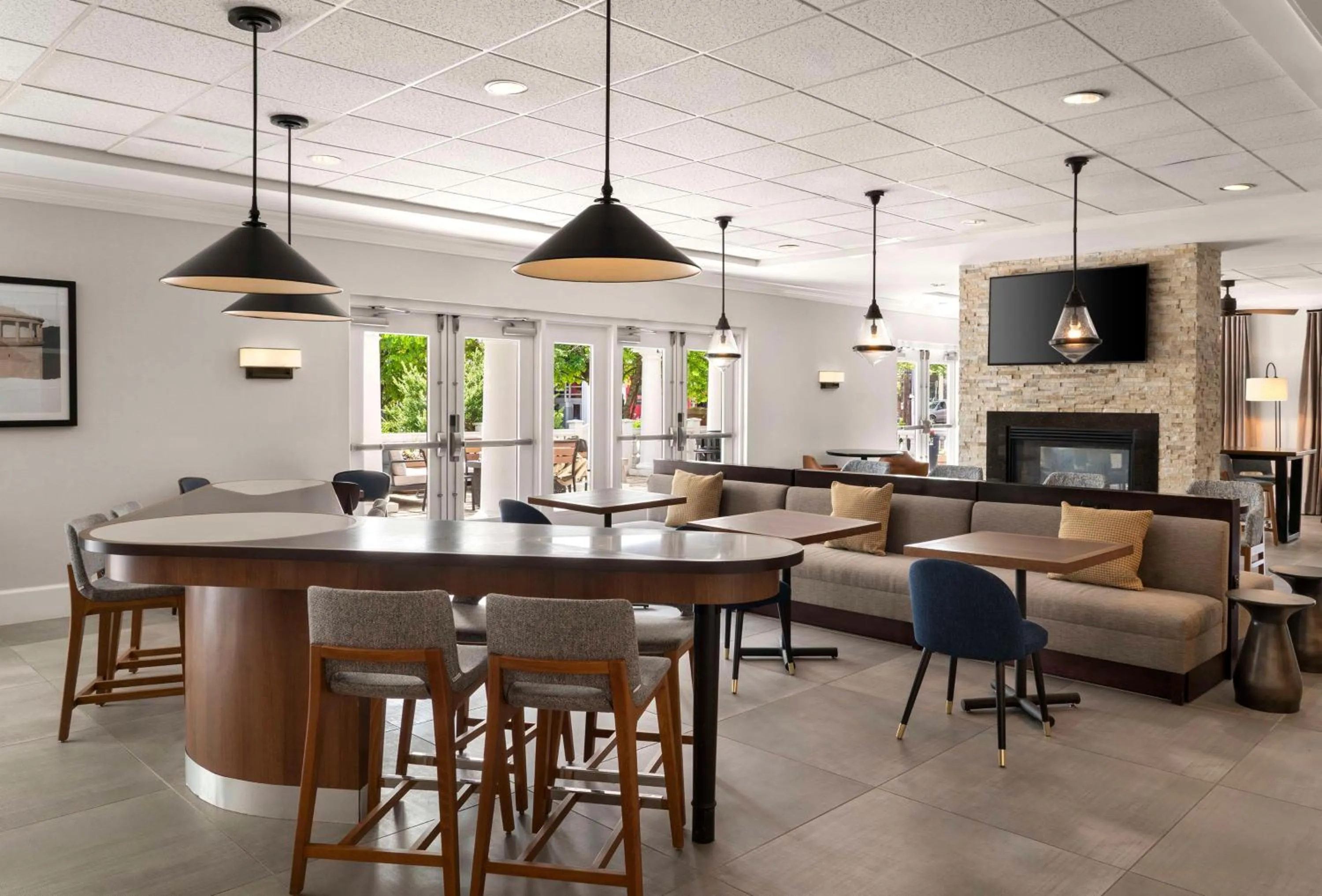 Dining area in Homewood Suites by Hilton Boston Cambridge-Arlington, MA