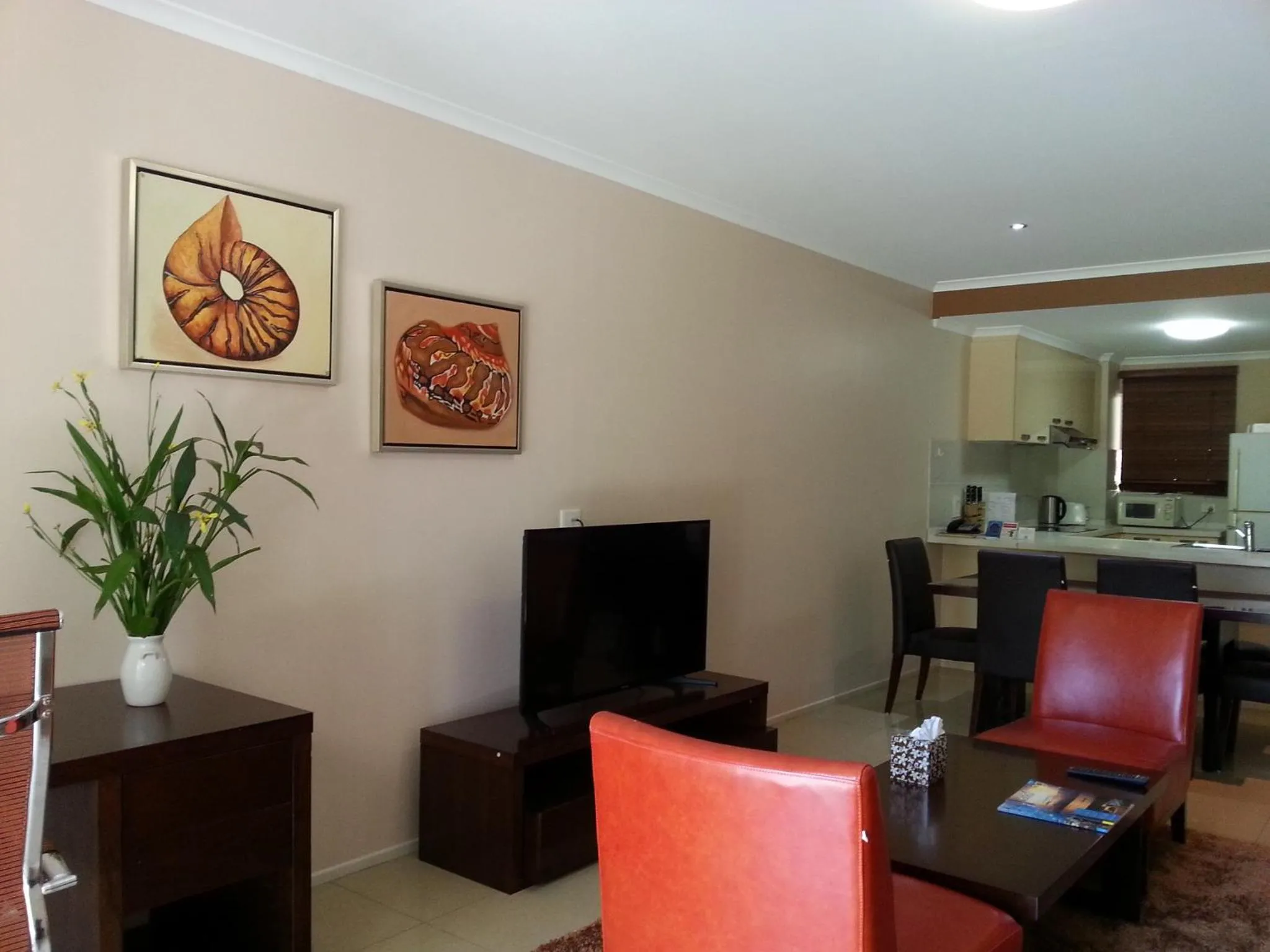 TV and multimedia in Heritage Park Hotel