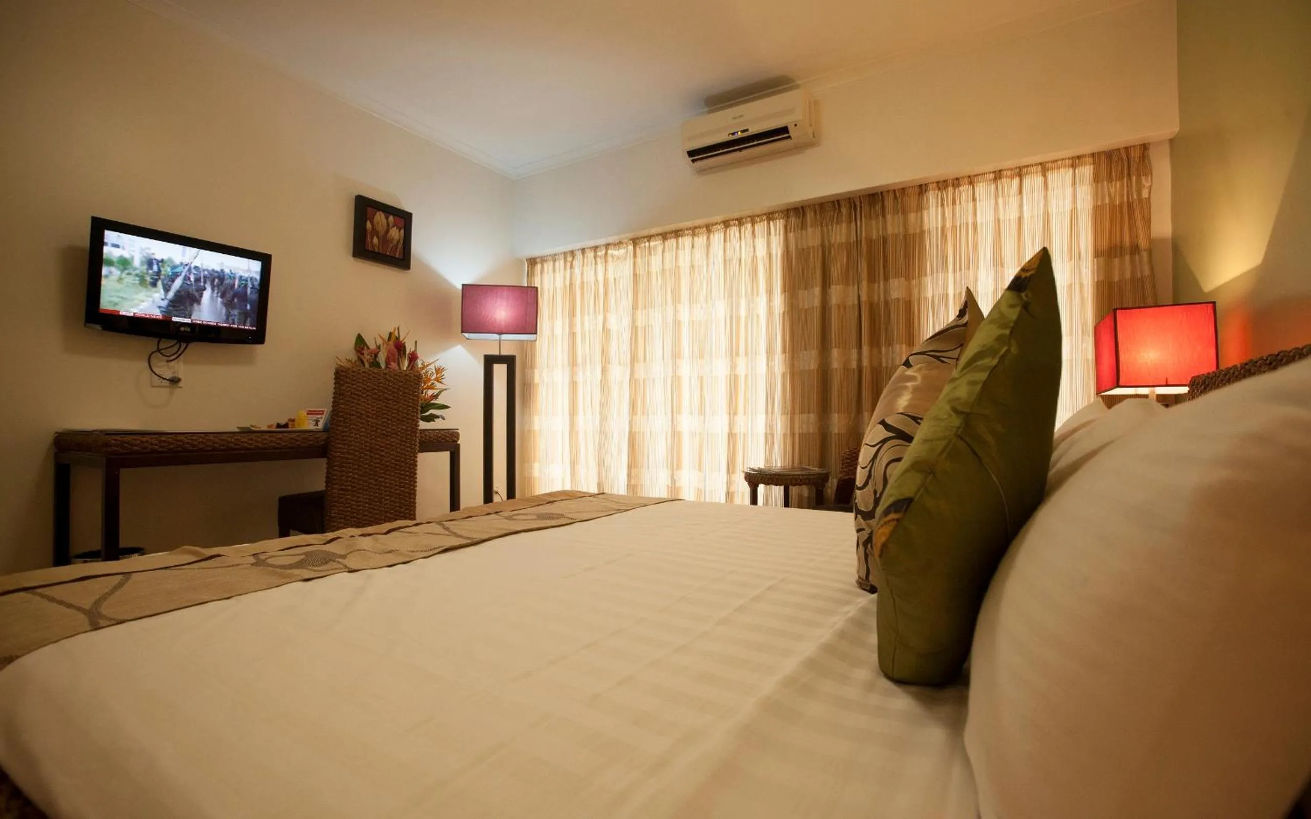 Bed in Heritage Park Hotel