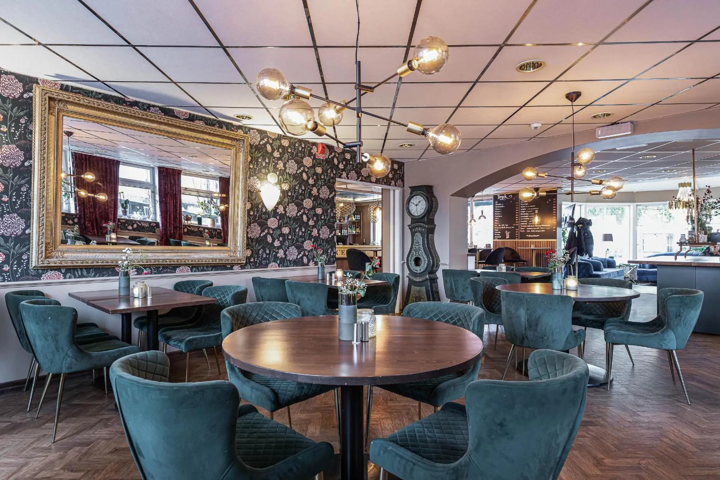 Restaurant/places to eat in Hotell Arkad