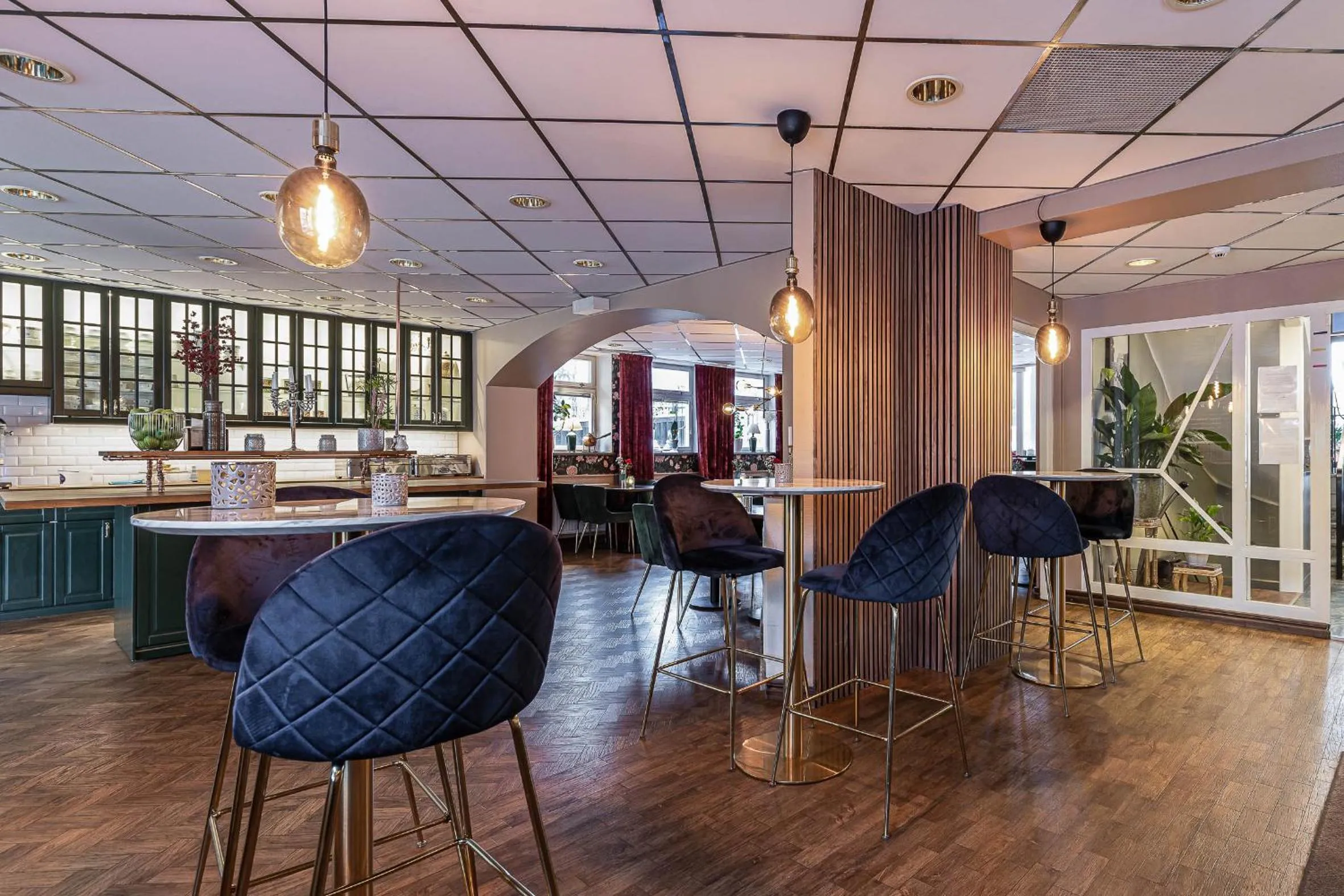 Restaurant/places to eat in Hotell Arkad