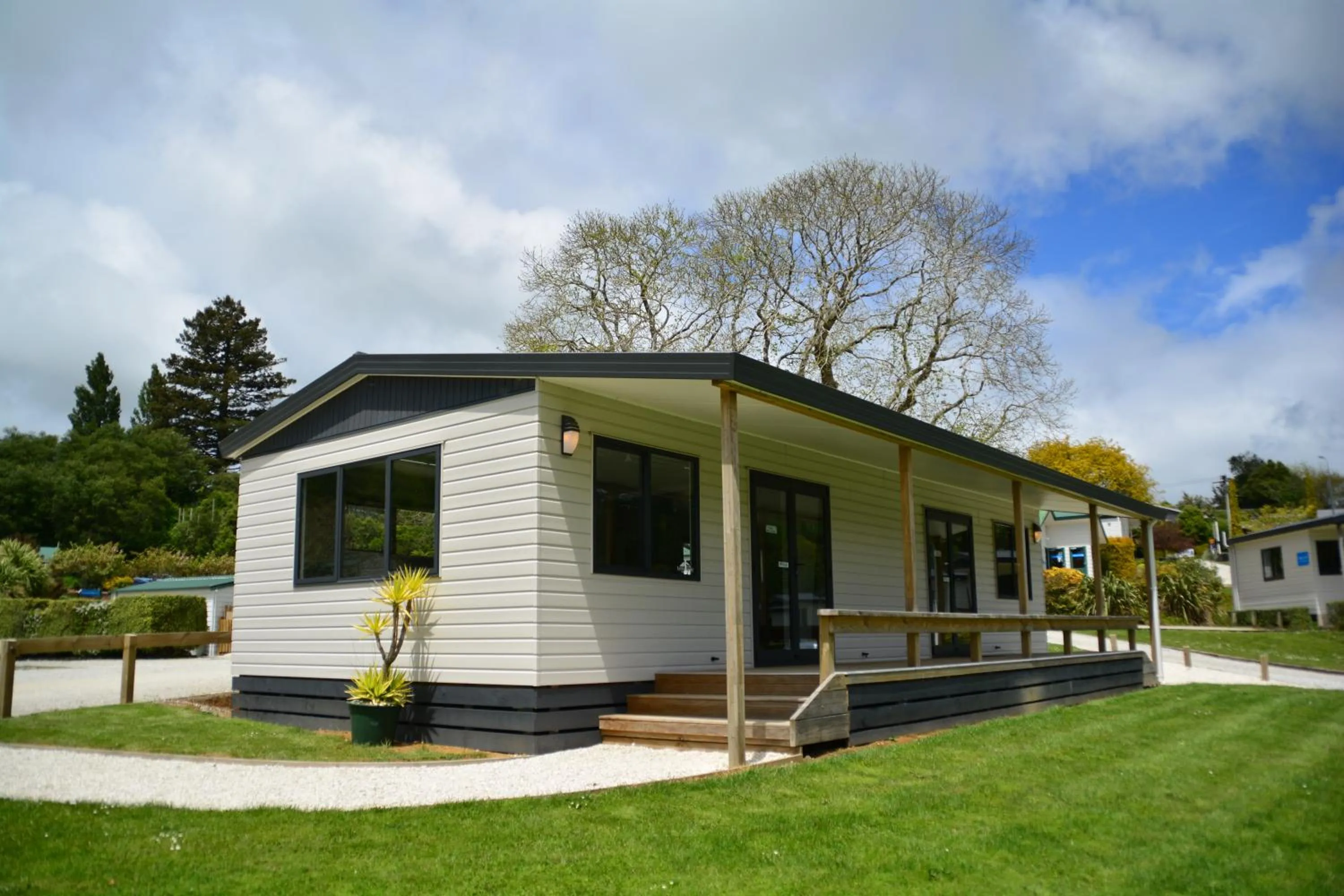 Communal lounge/ TV room in Waitomo TOP 10 Holiday Park