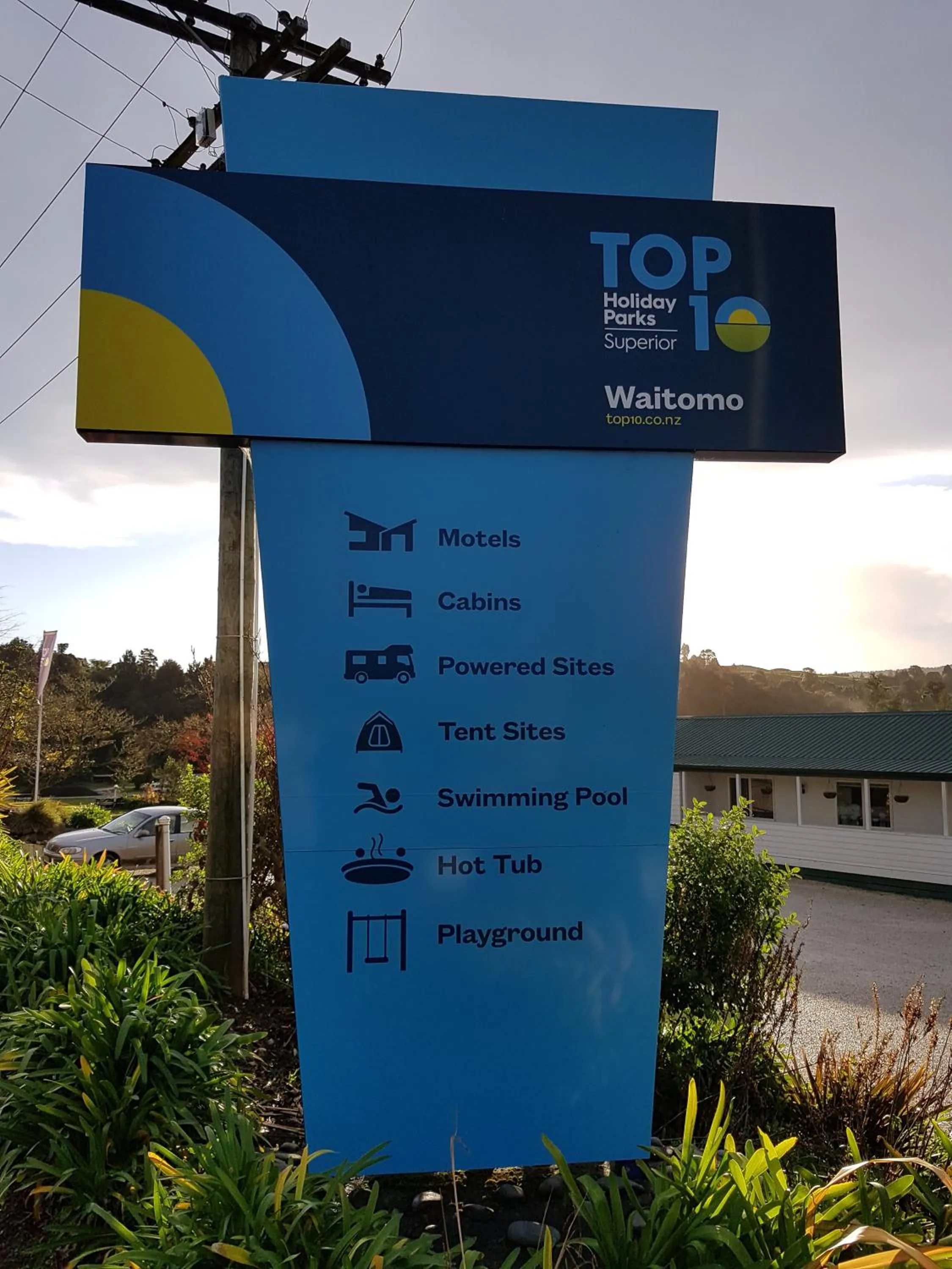 Logo/Certificate/Sign in Waitomo TOP 10 Holiday Park