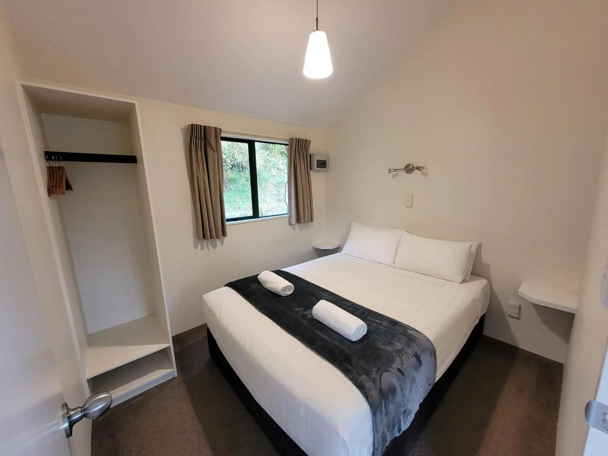 Bedroom, Bed in Waitomo TOP 10 Holiday Park