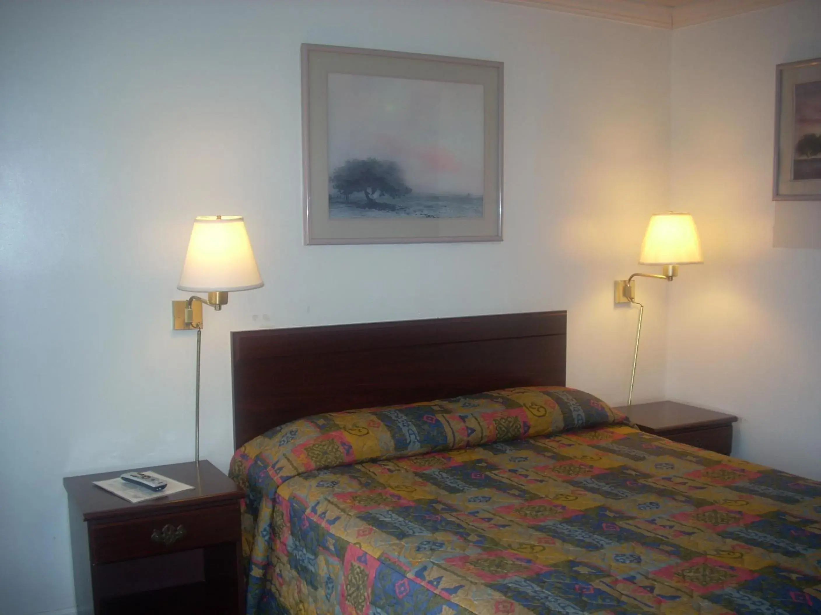 Single Room - Disability Access in Economy Inn Seaside Single Room - Disability Access in Economy Inn Seaside