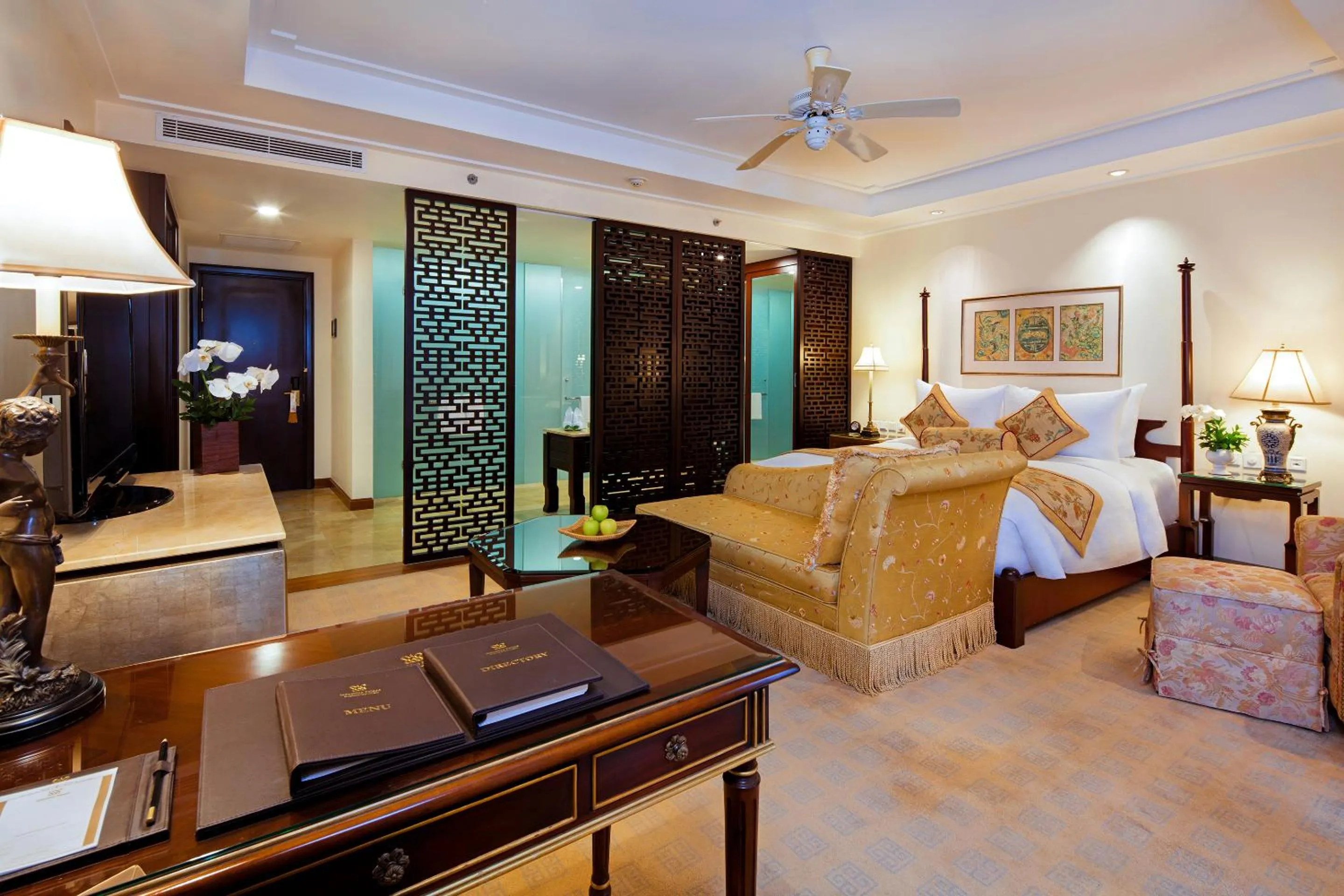 Bed in Indochine Palace