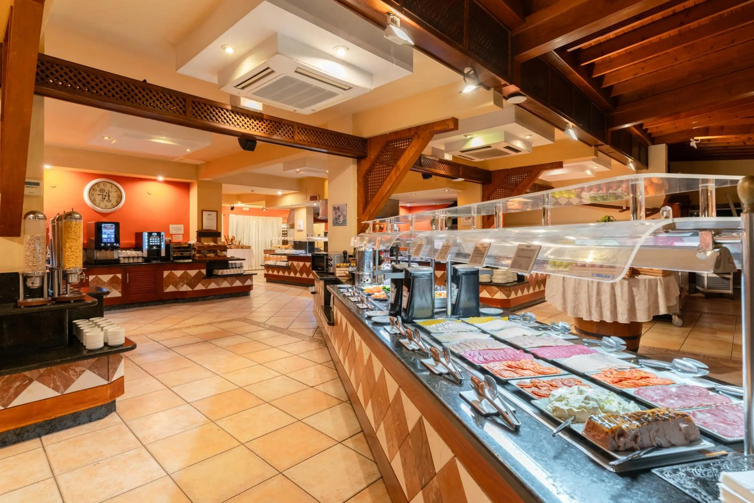 Restaurant/places to eat in HOVIMA Jardin Caleta