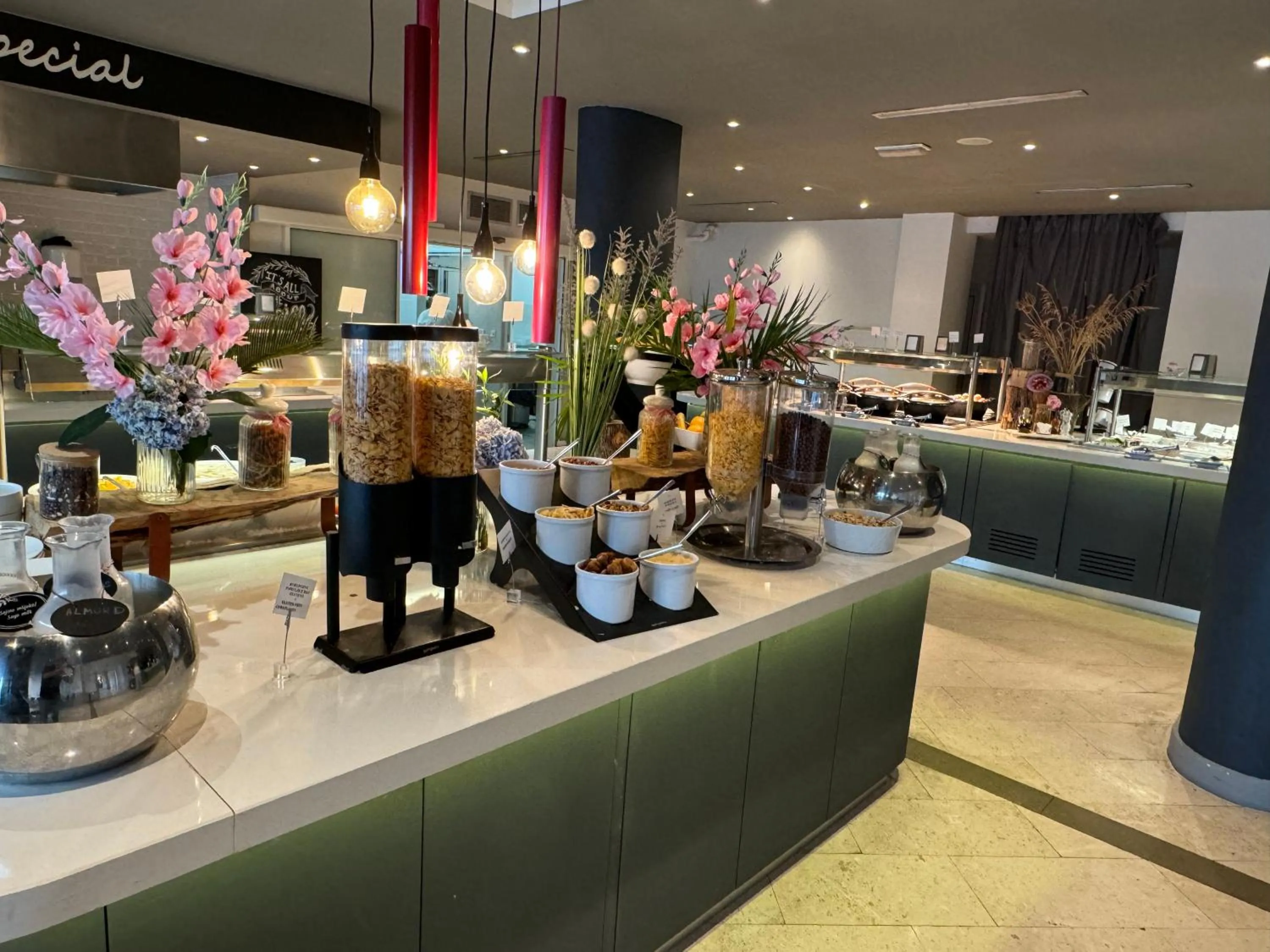 Restaurant/places to eat in Hotel Cavtat