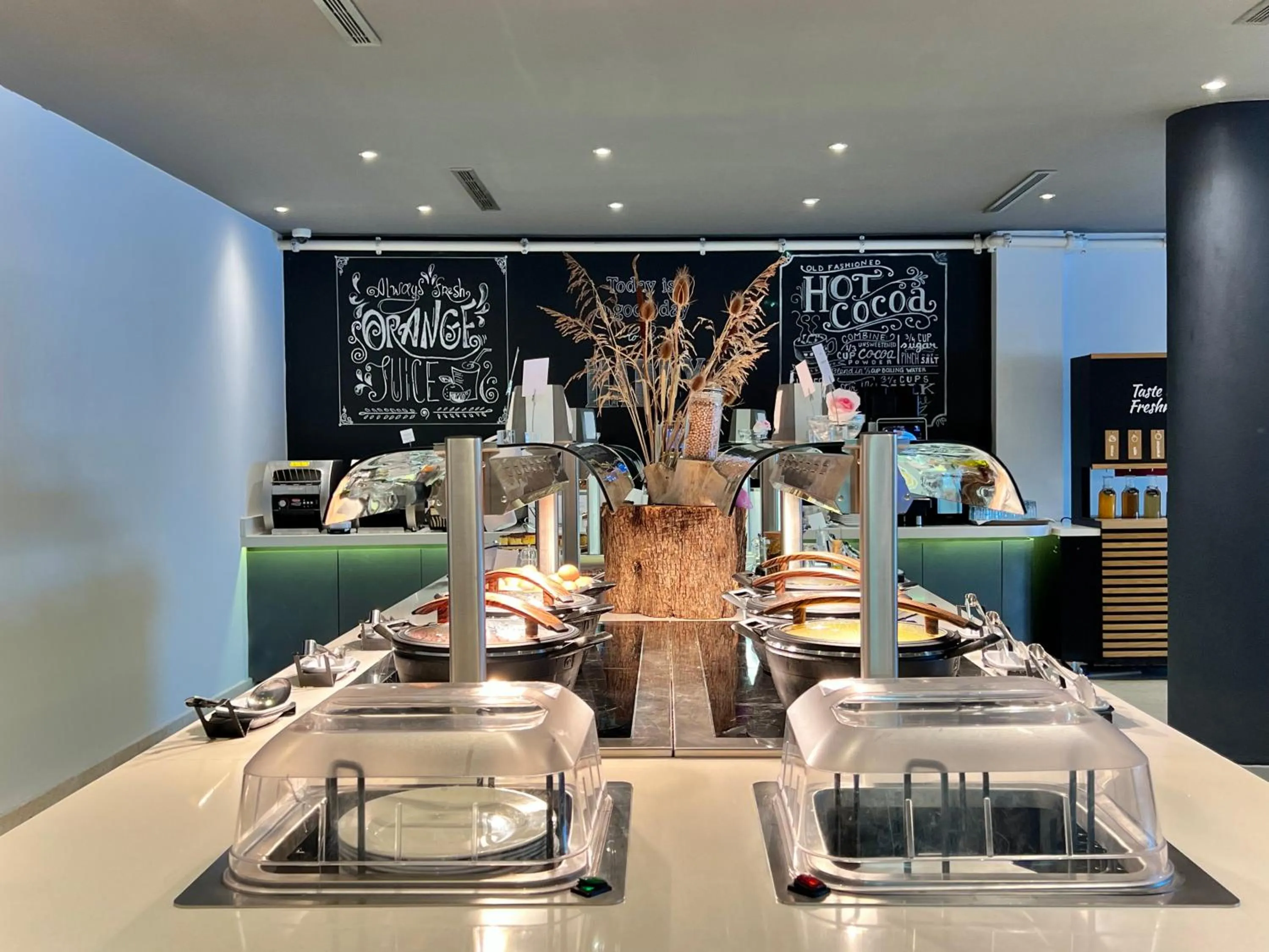 Restaurant/places to eat in Hotel Cavtat