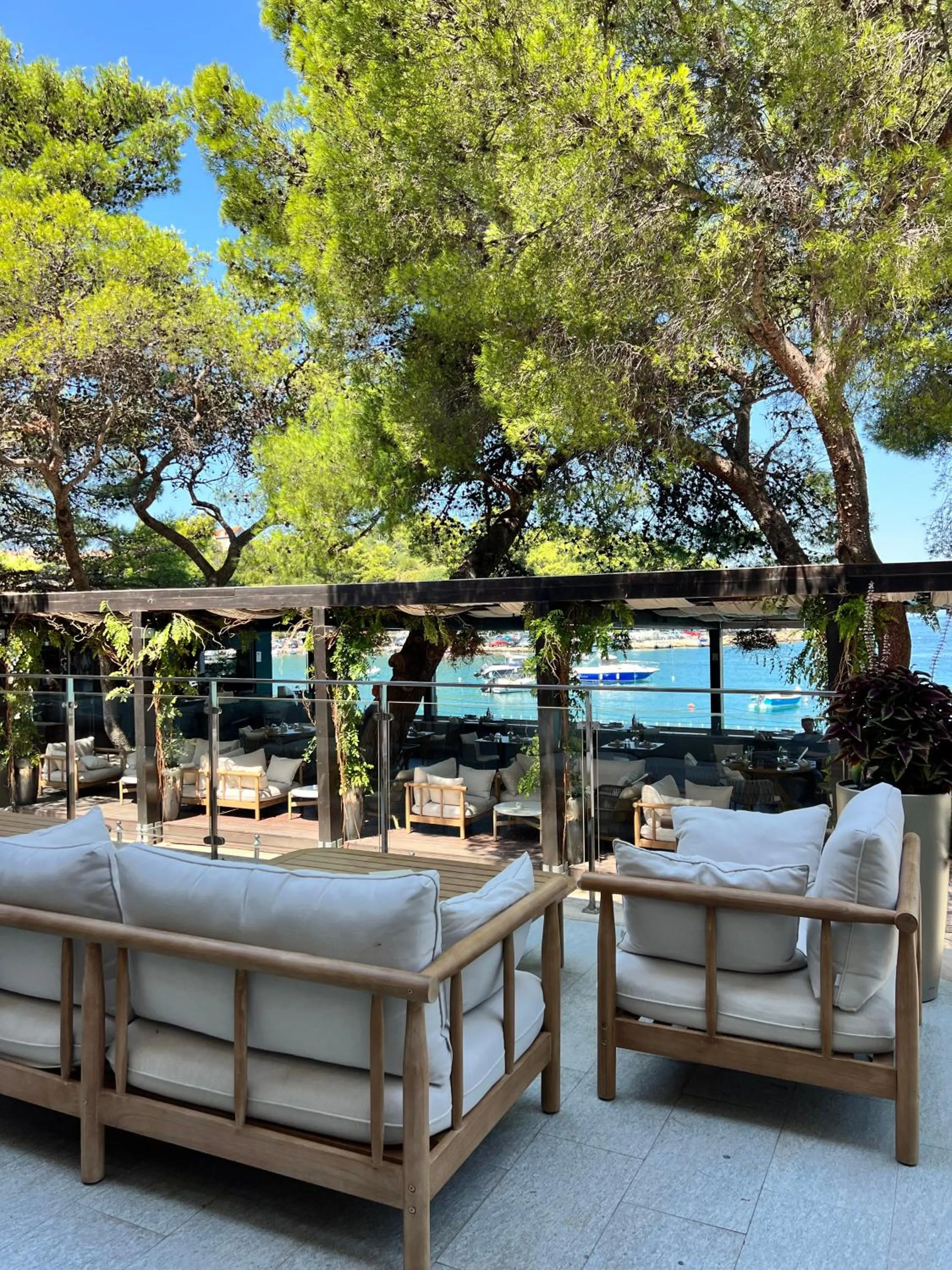 Restaurant/places to eat in Hotel Cavtat