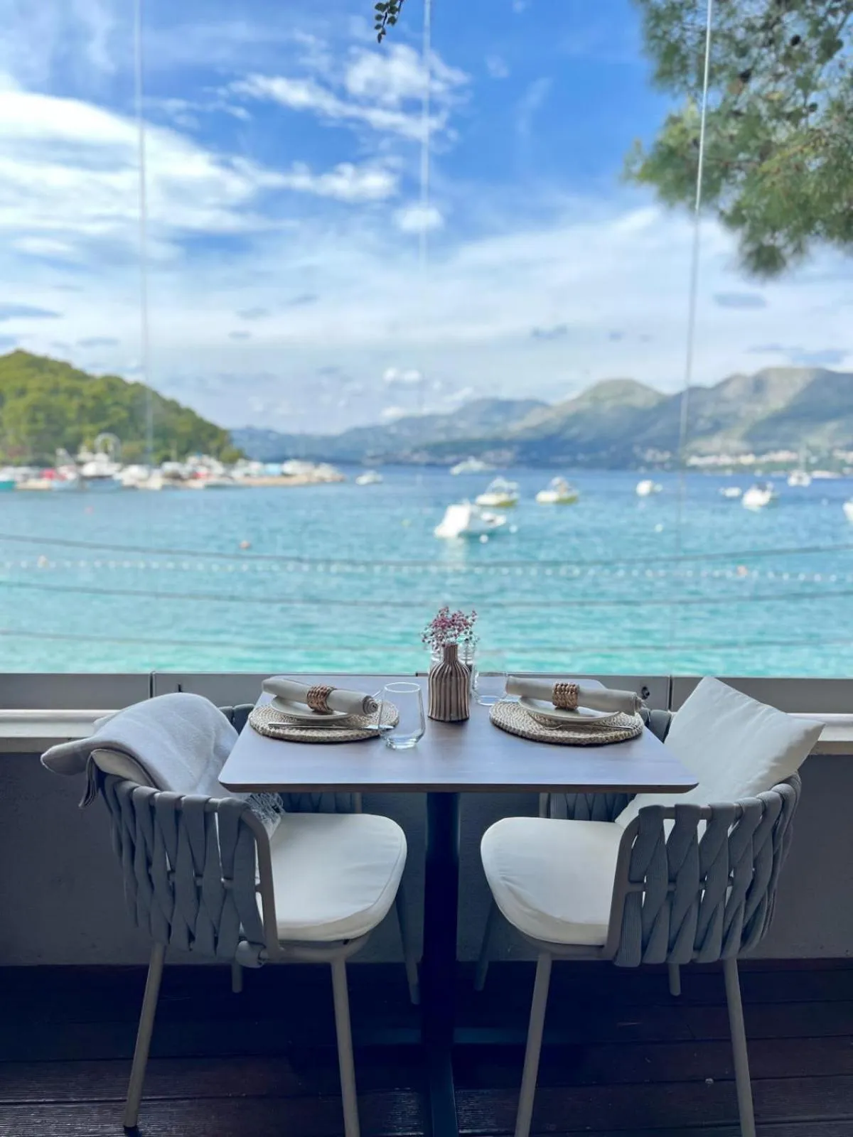 Restaurant/places to eat in Hotel Cavtat