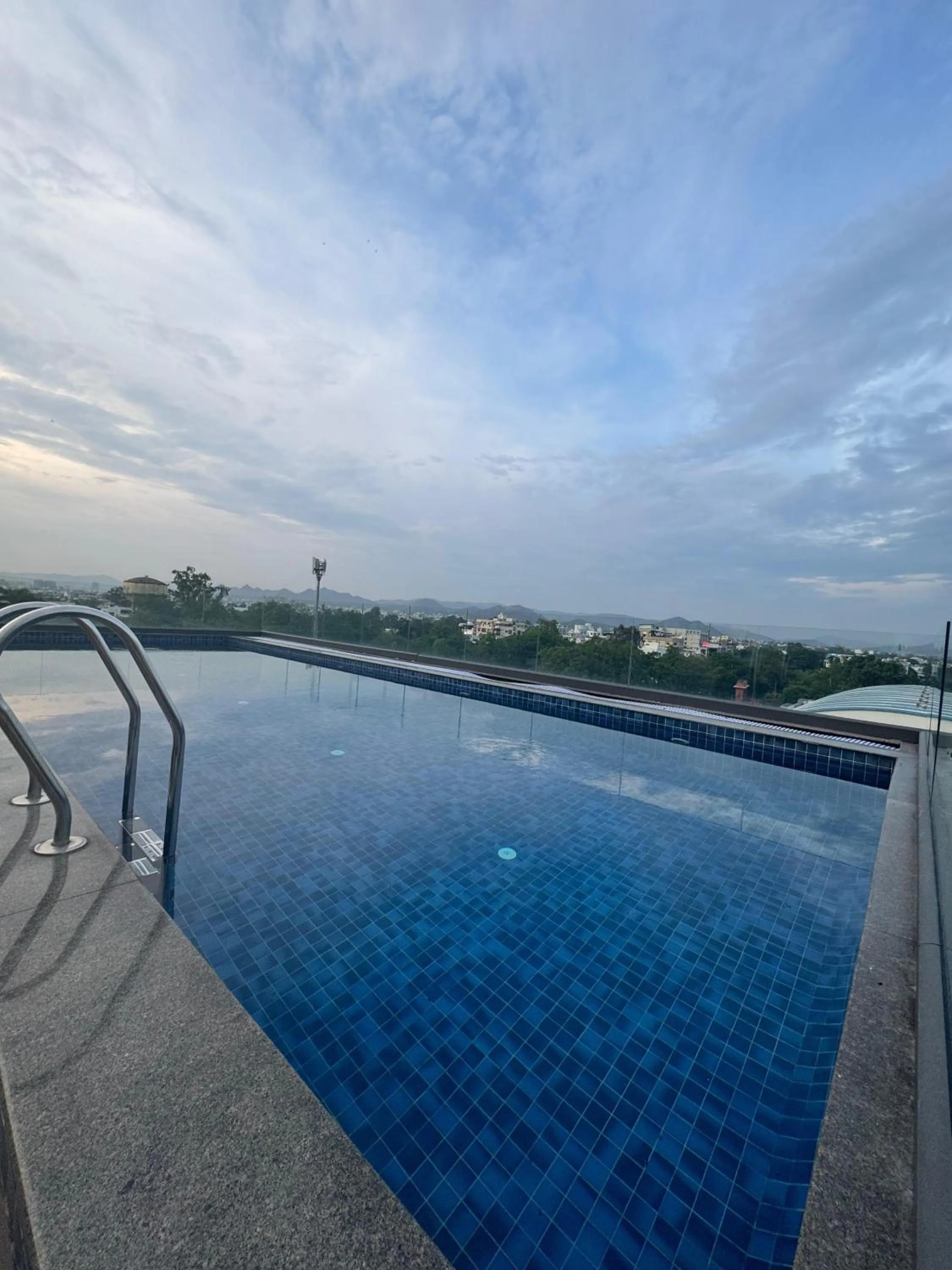 Pool view in Raghu Mahal Hotel