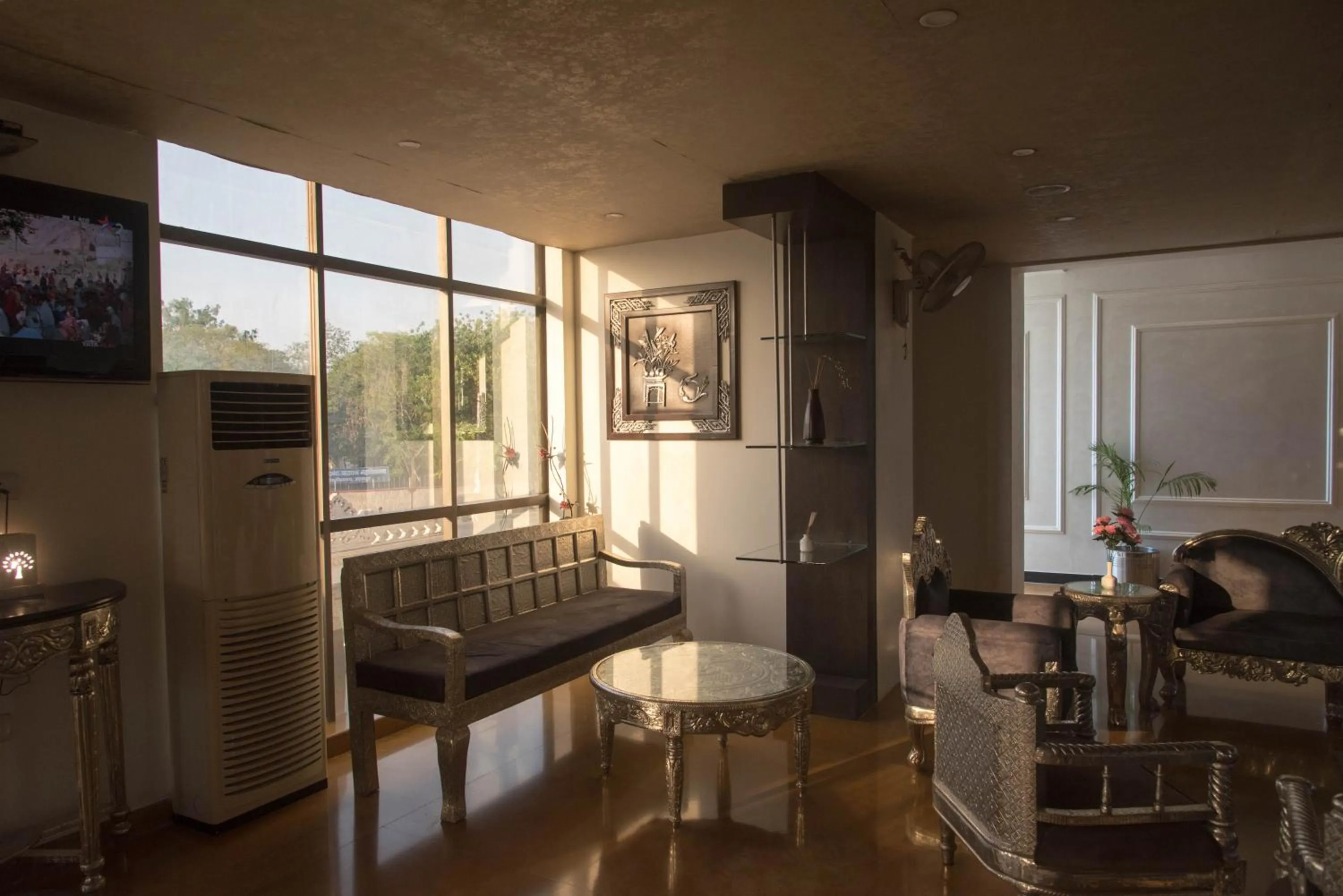 Lobby or reception in Raghu Mahal Hotel