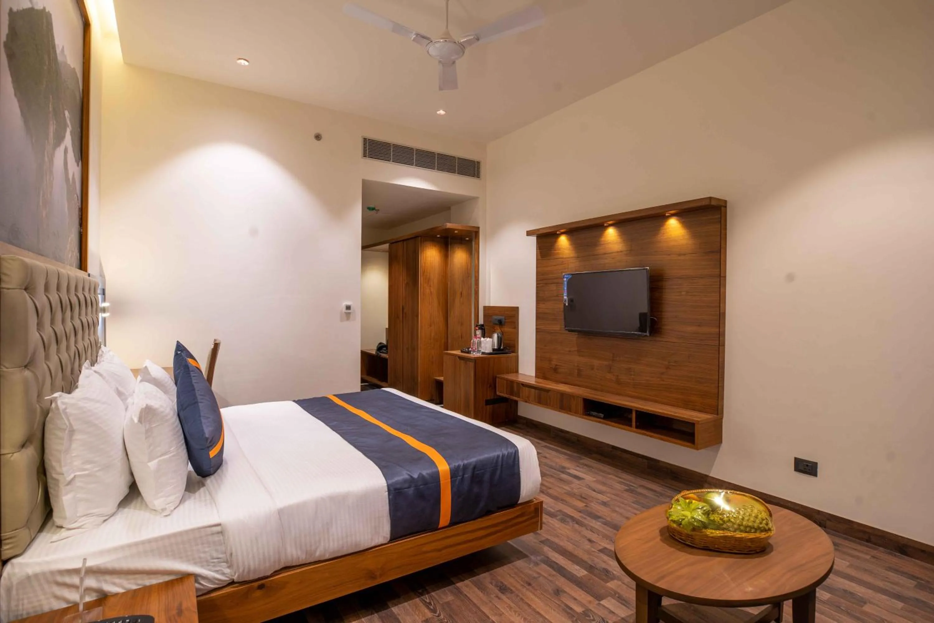 Bedroom, Bed in Raghu Mahal Hotel