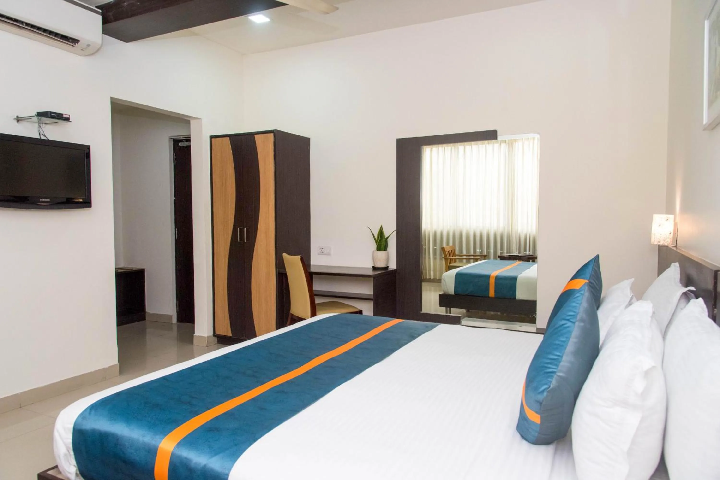 Bedroom, Bed in Raghu Mahal Hotel