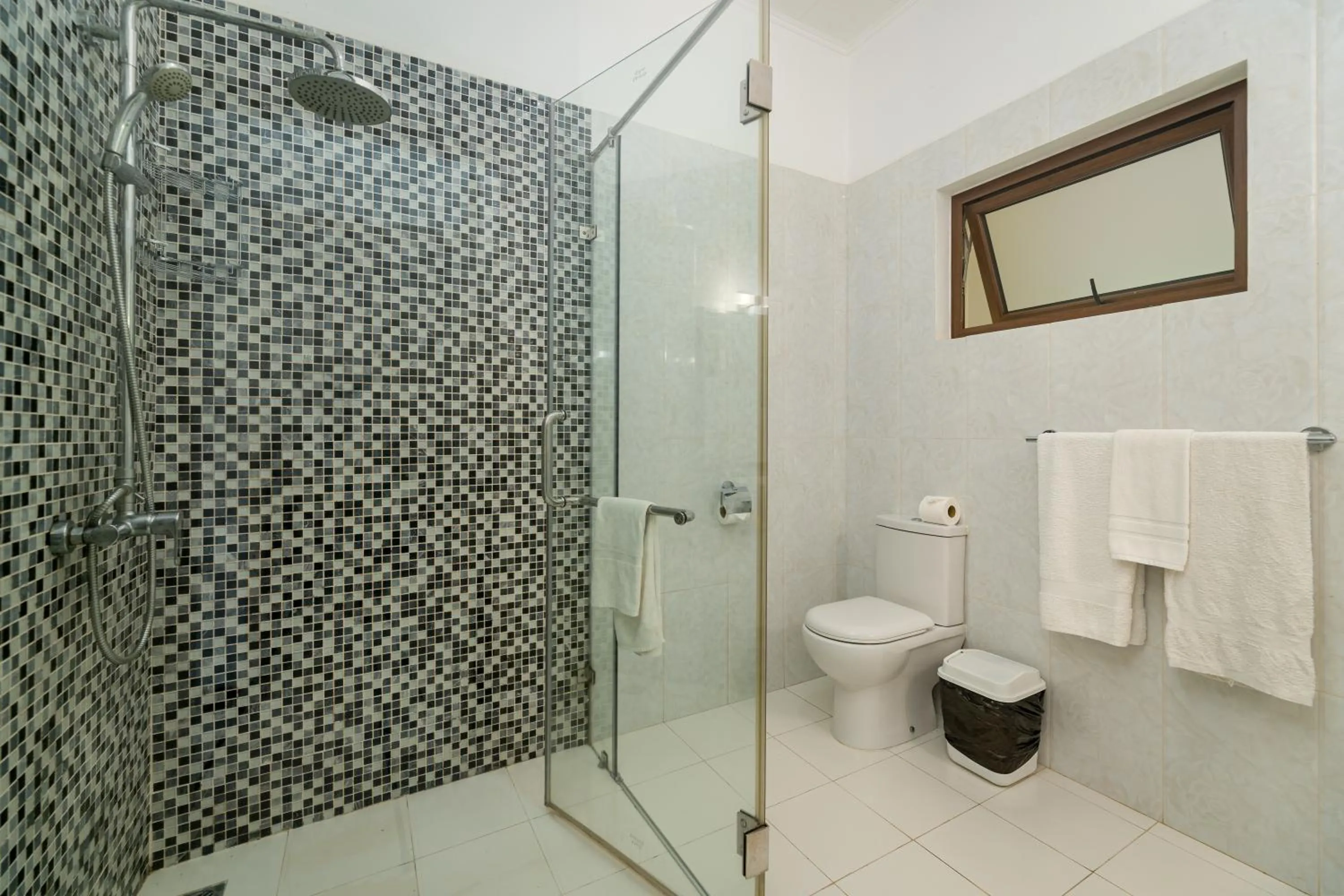 Shower in Kanasuk Self catering Apartments