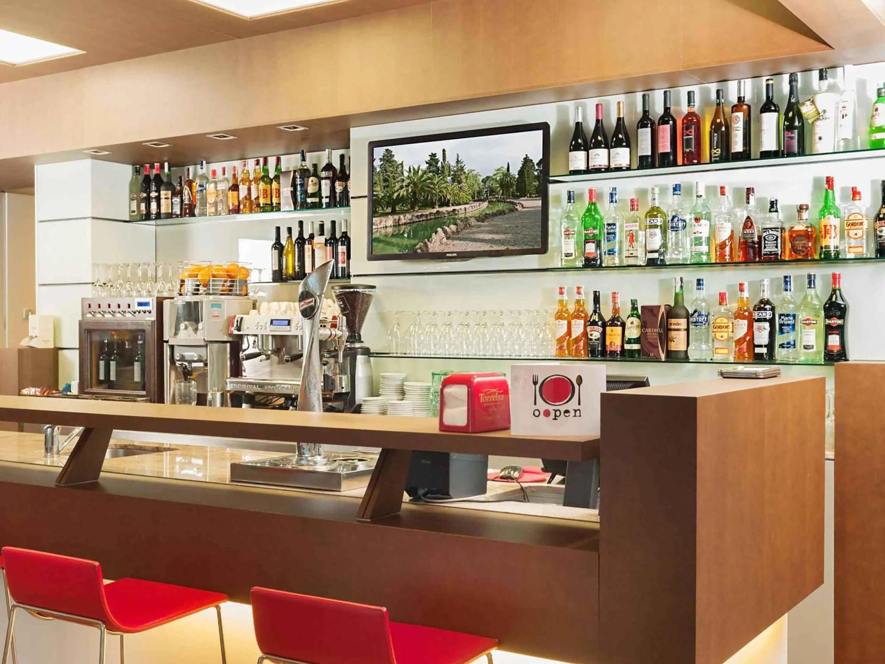 Lounge or bar in Ibis Lleida